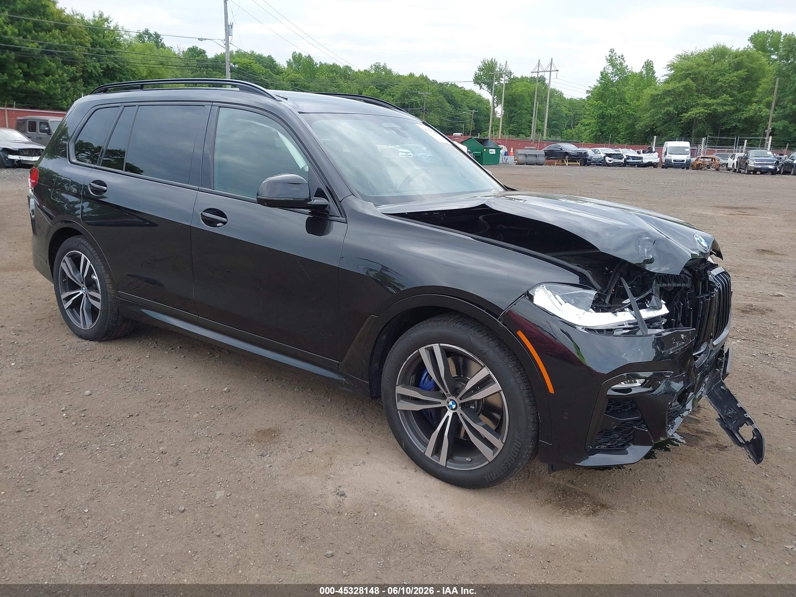 2020 BMW X7 xDrive40i, VIN 5UXCW2C06L9B83313 — Front end