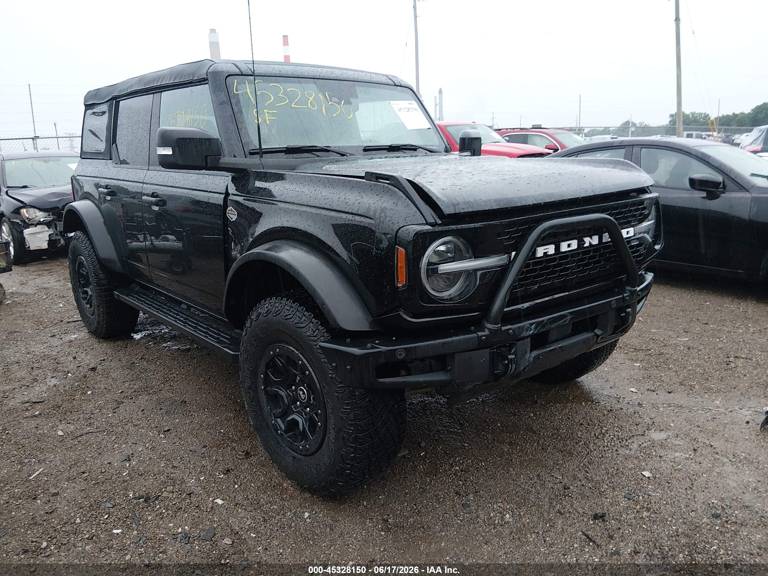 2023 Ford Bronco, VIN 1FMEE5DPXPLB81320 — Front end