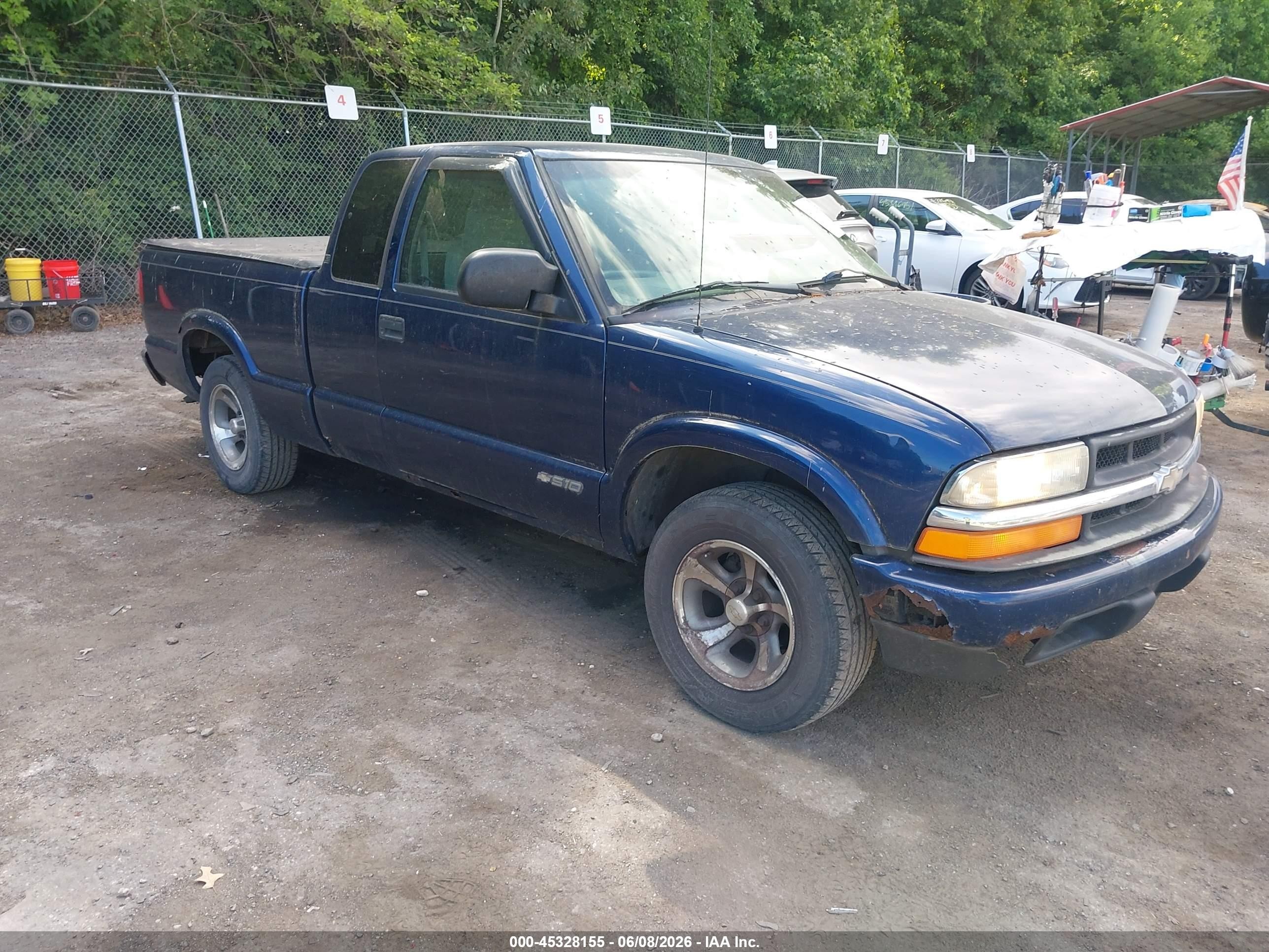 2002 Chevrolet S-10 LS, VIN 1GCCS195X28218544 — Normal wear