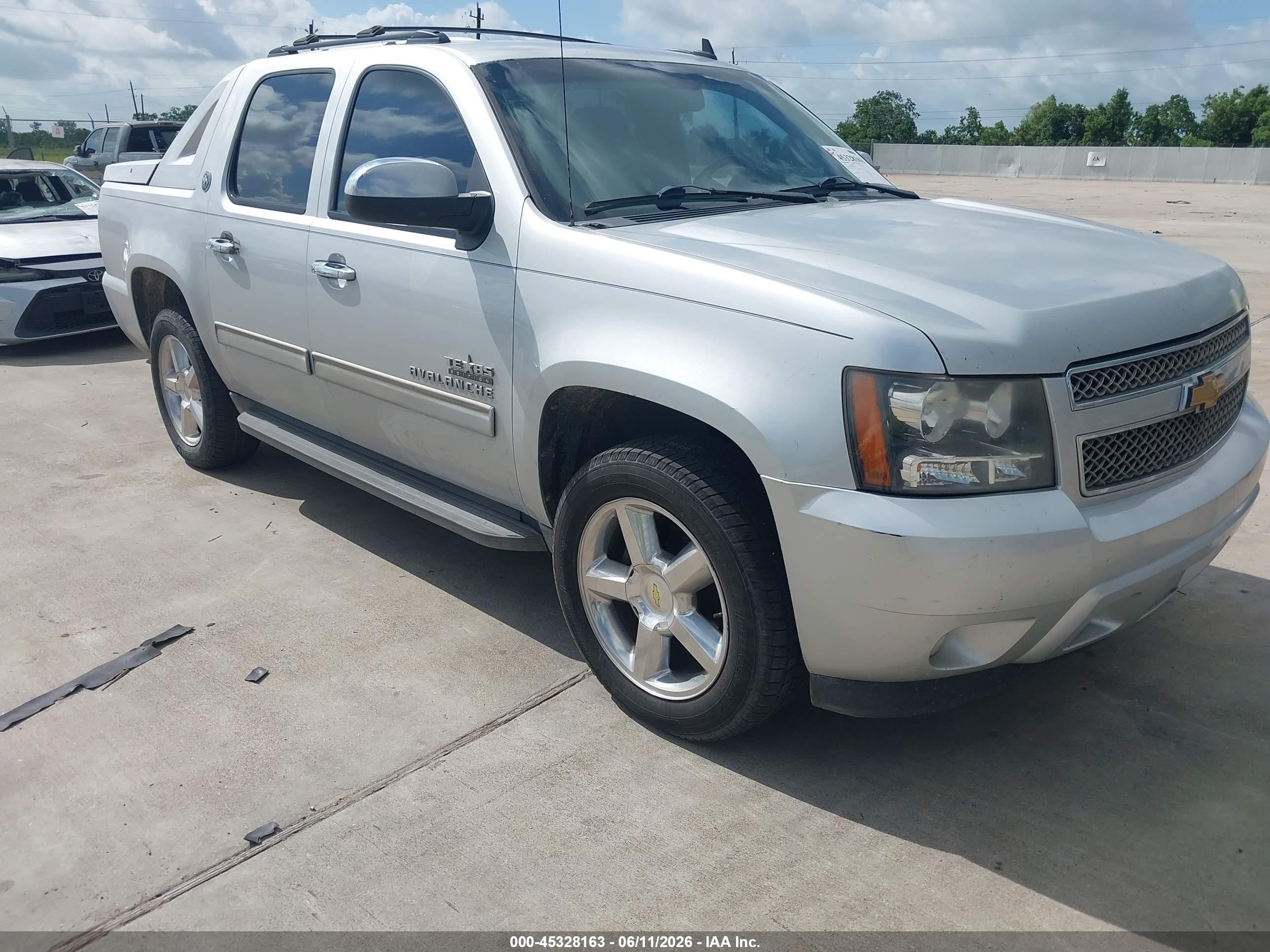 2013 Chevrolet Avalanche LS, VIN 3GNMCEE0XDG347102 — Rear end