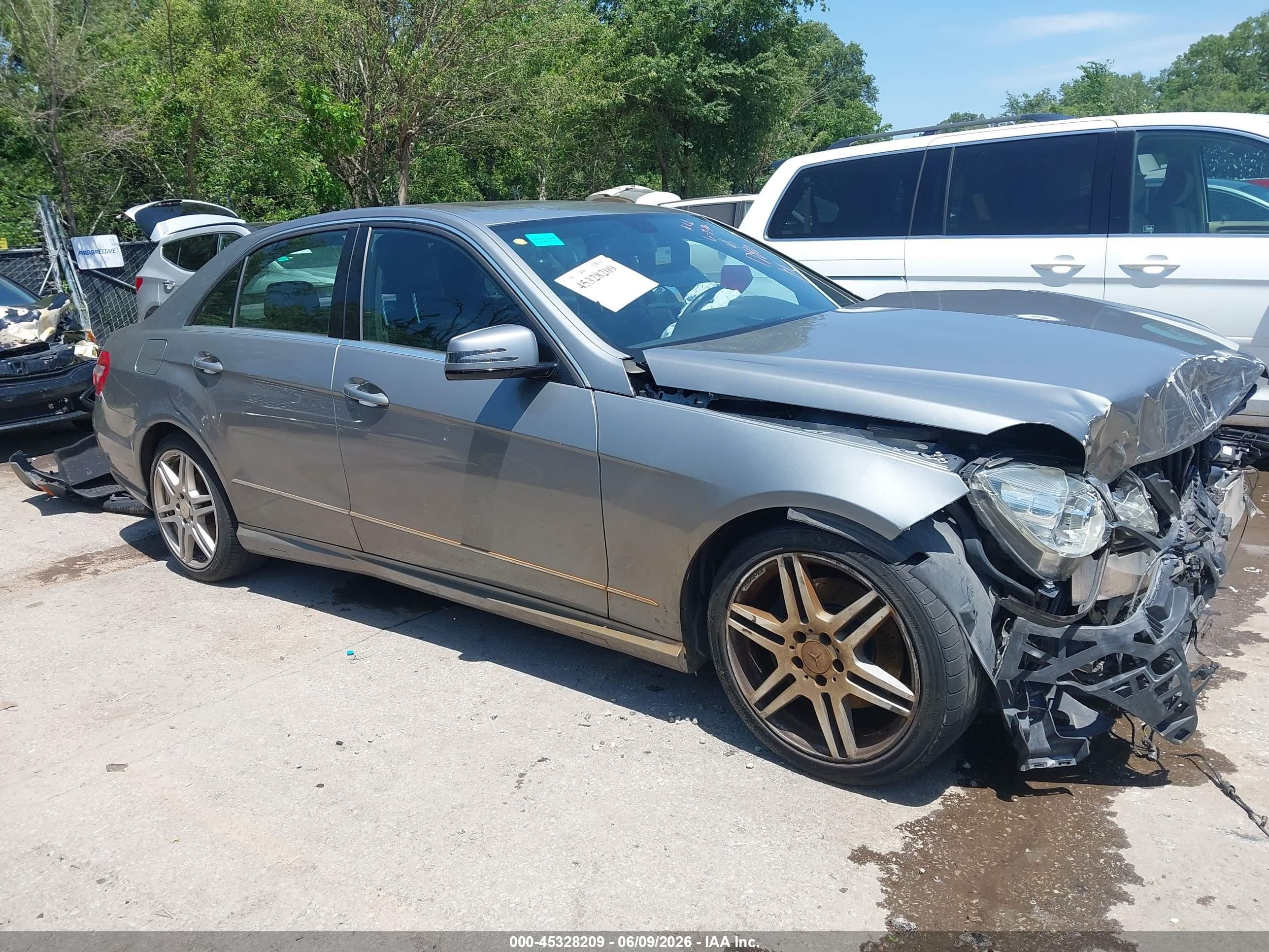 2011 Mercedes-Benz E 350 Luxury, VIN WDDHF8HB1BA291780 — Front end