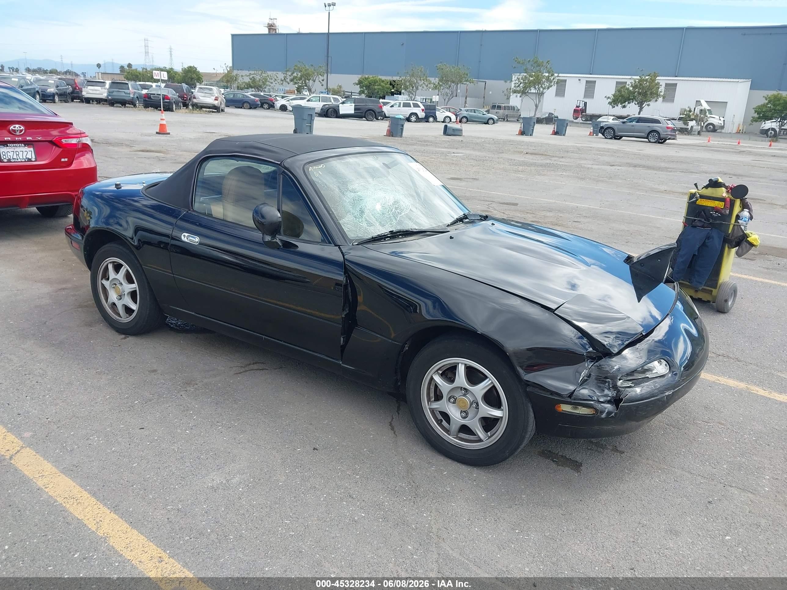 1996 Mazda MX-5 Miata, VIN JM1NA3538T0716740 — Front end