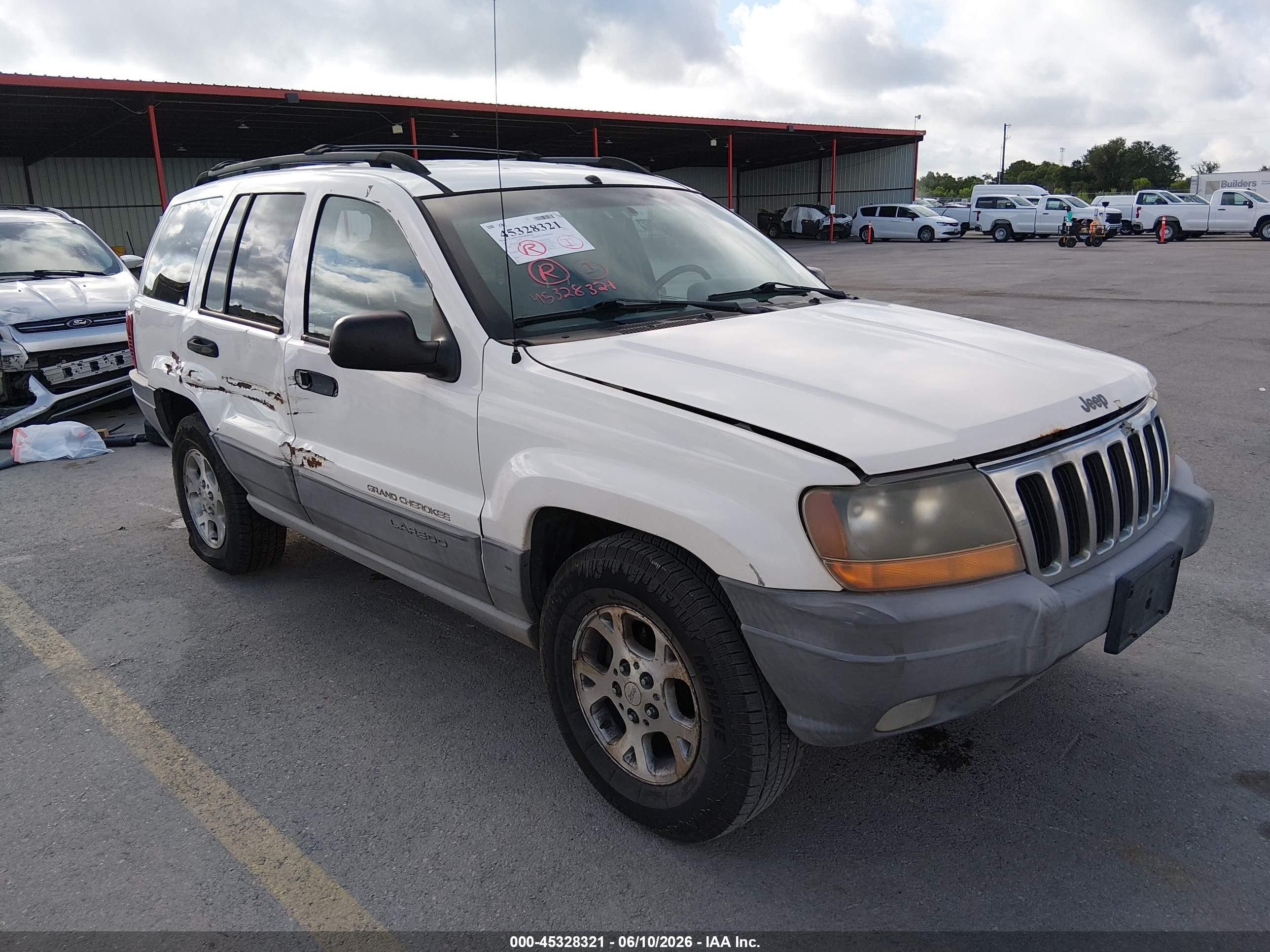 2000 Jeep Grand Cherokee Laredo, VIN 1J4GW48S4YC189539 — Side