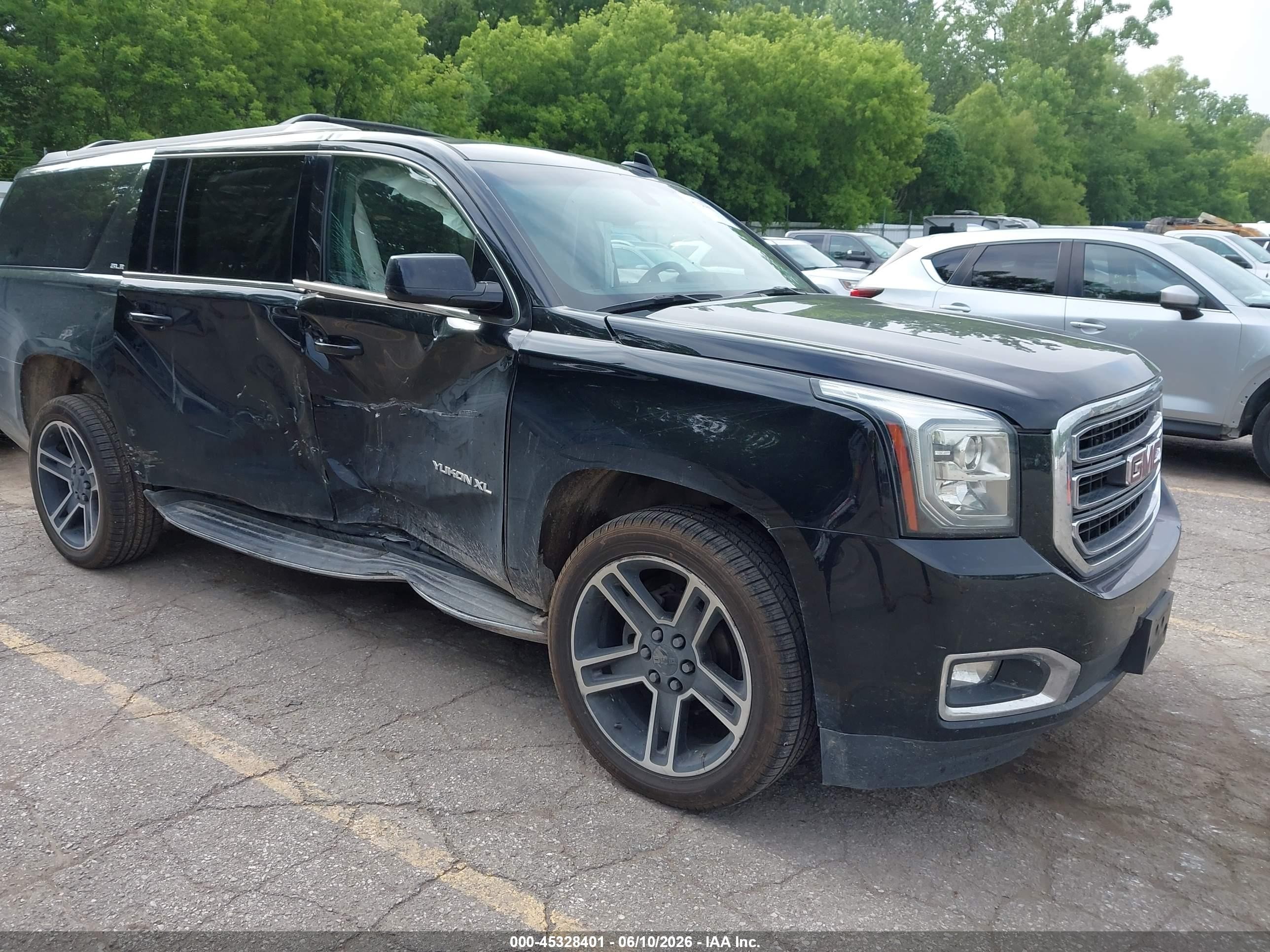 2019 GMC Yukon XL SLE, VIN 1GKS2FKCXKR265668 — Side
