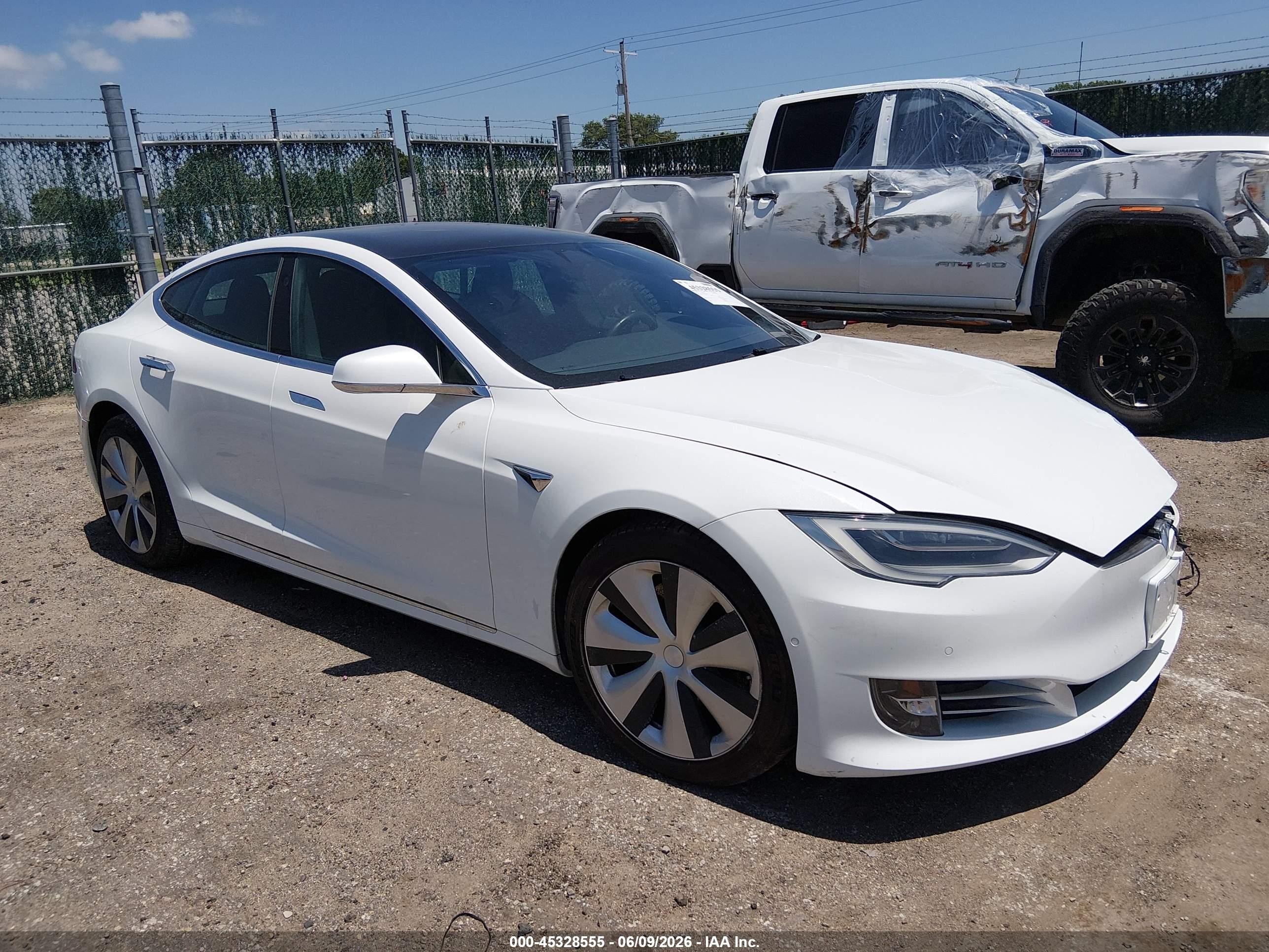 2021 Tesla Model S Long Range Plus, VIN 5YJSA1E22MF419187 — Front end