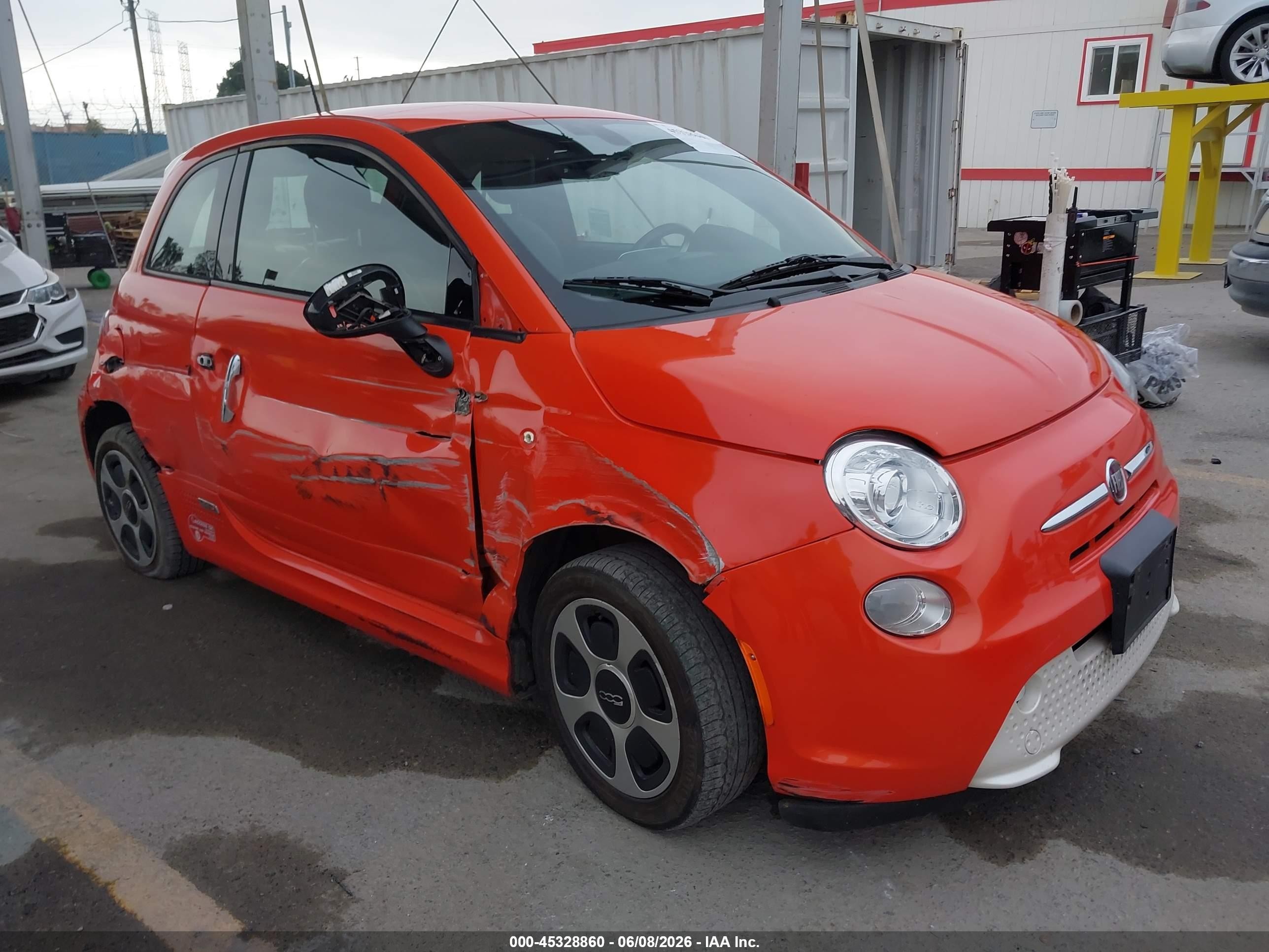 2017 FIAT 500e, VIN 3C3CFFGE1HT547748 — Side