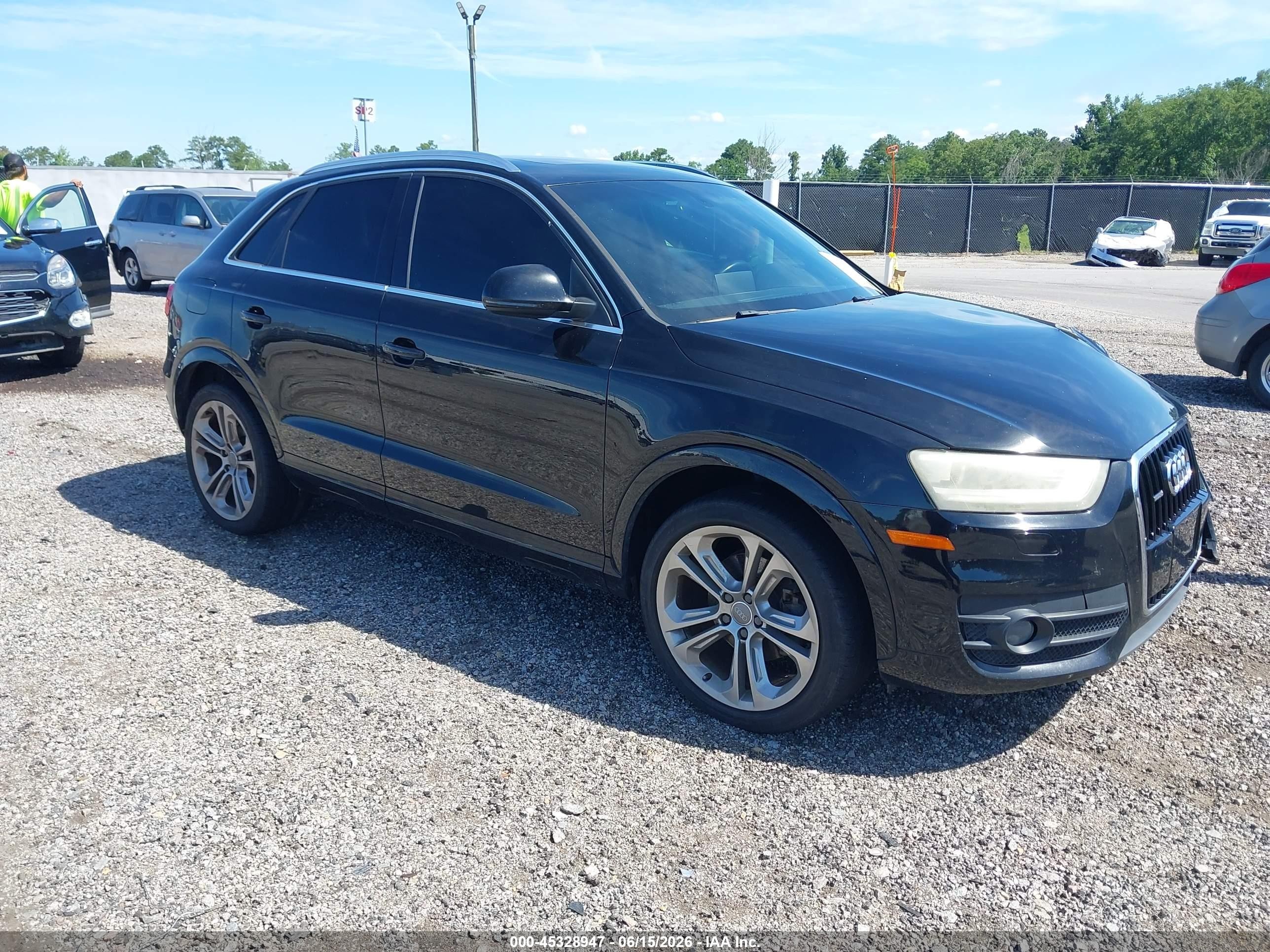 2015 Audi Q3 Prestige, VIN WA1GFCFS9FR007695 — Перед