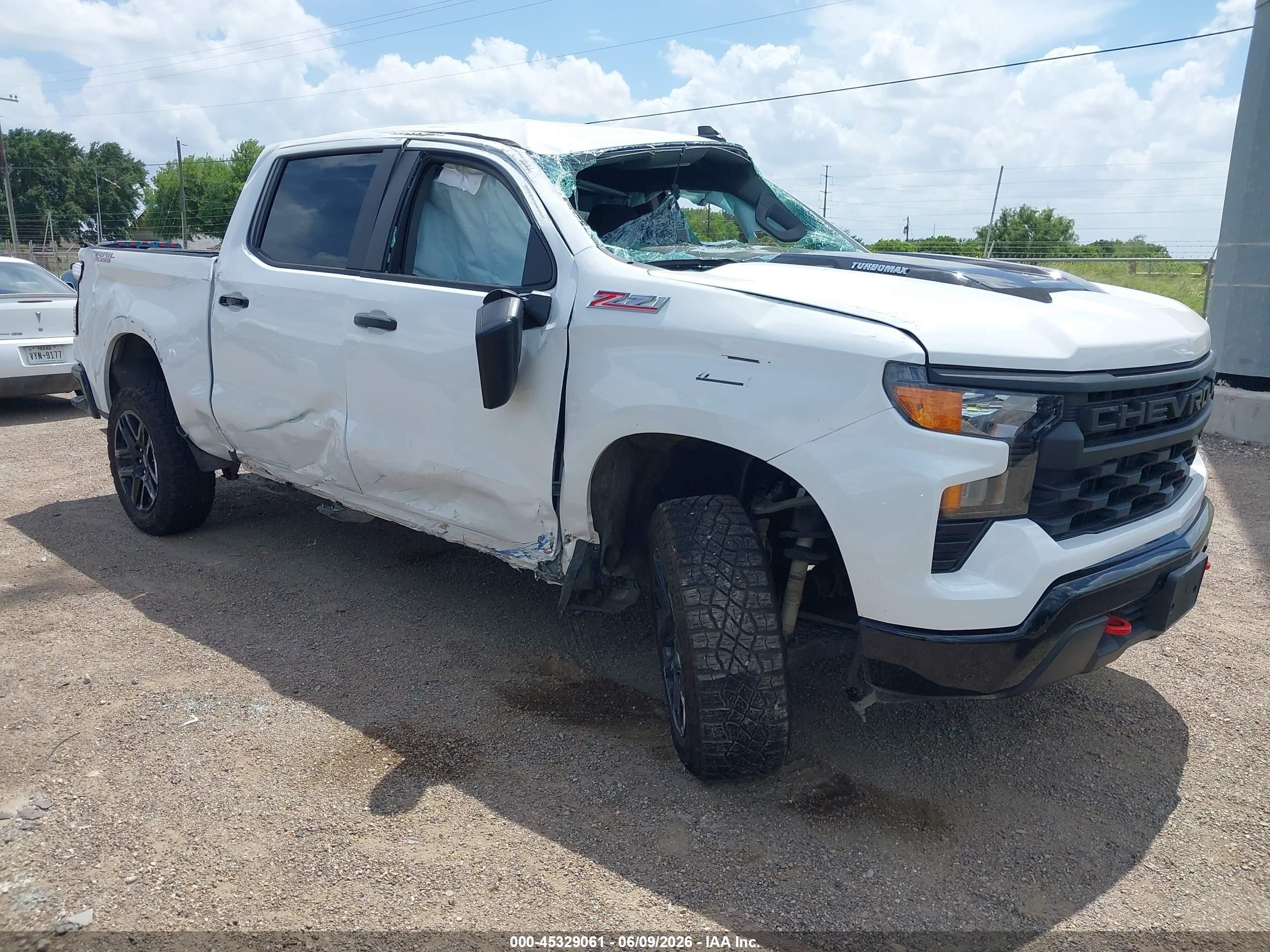 2025 Chevrolet Silverado 1500 Custom Trail Boss, VIN 3GCPKCEK1SG354743 — Опрокидывание