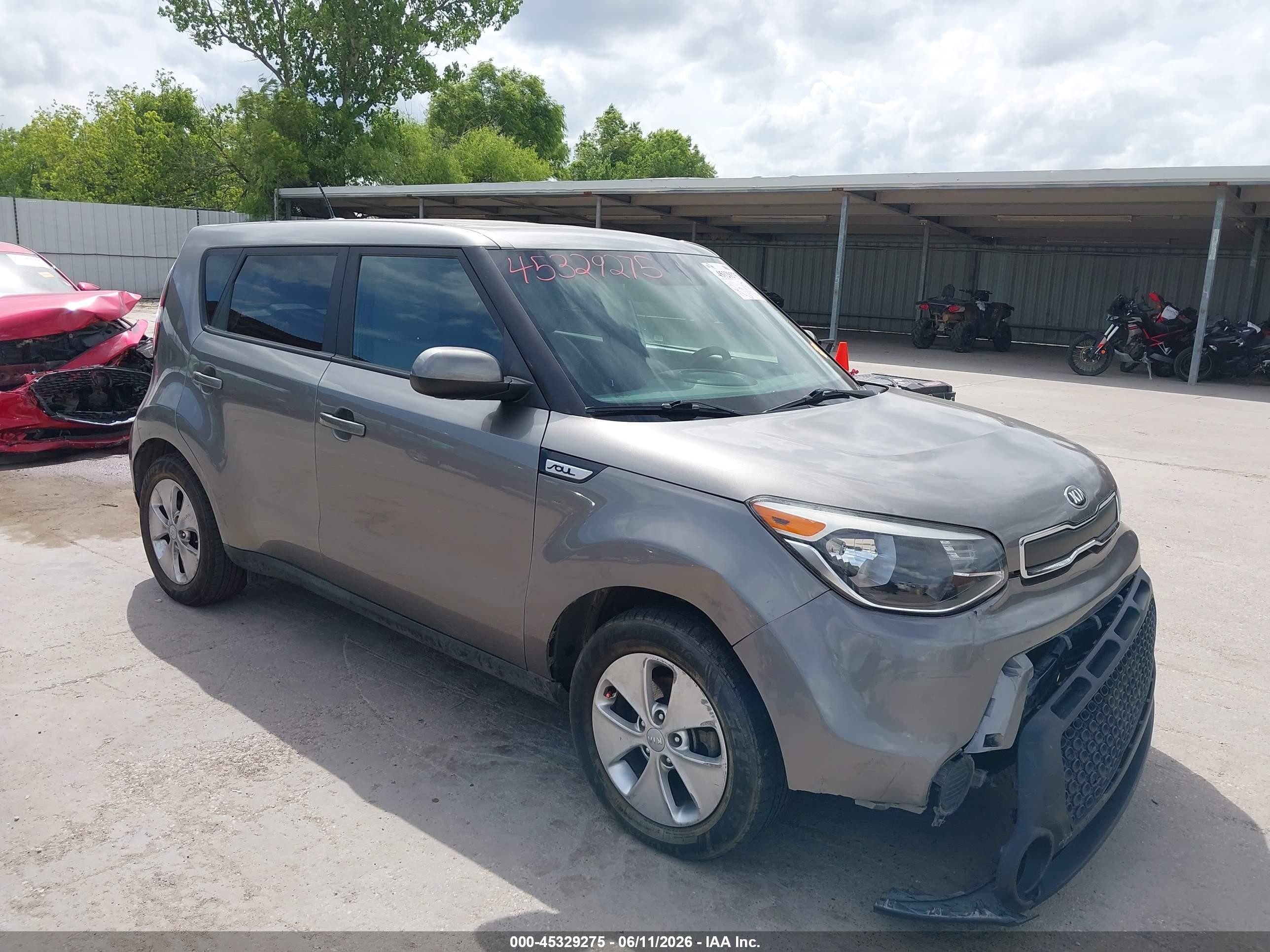 2016 Kia Soul, VIN KNDJN2A2XG7377258 — Front end