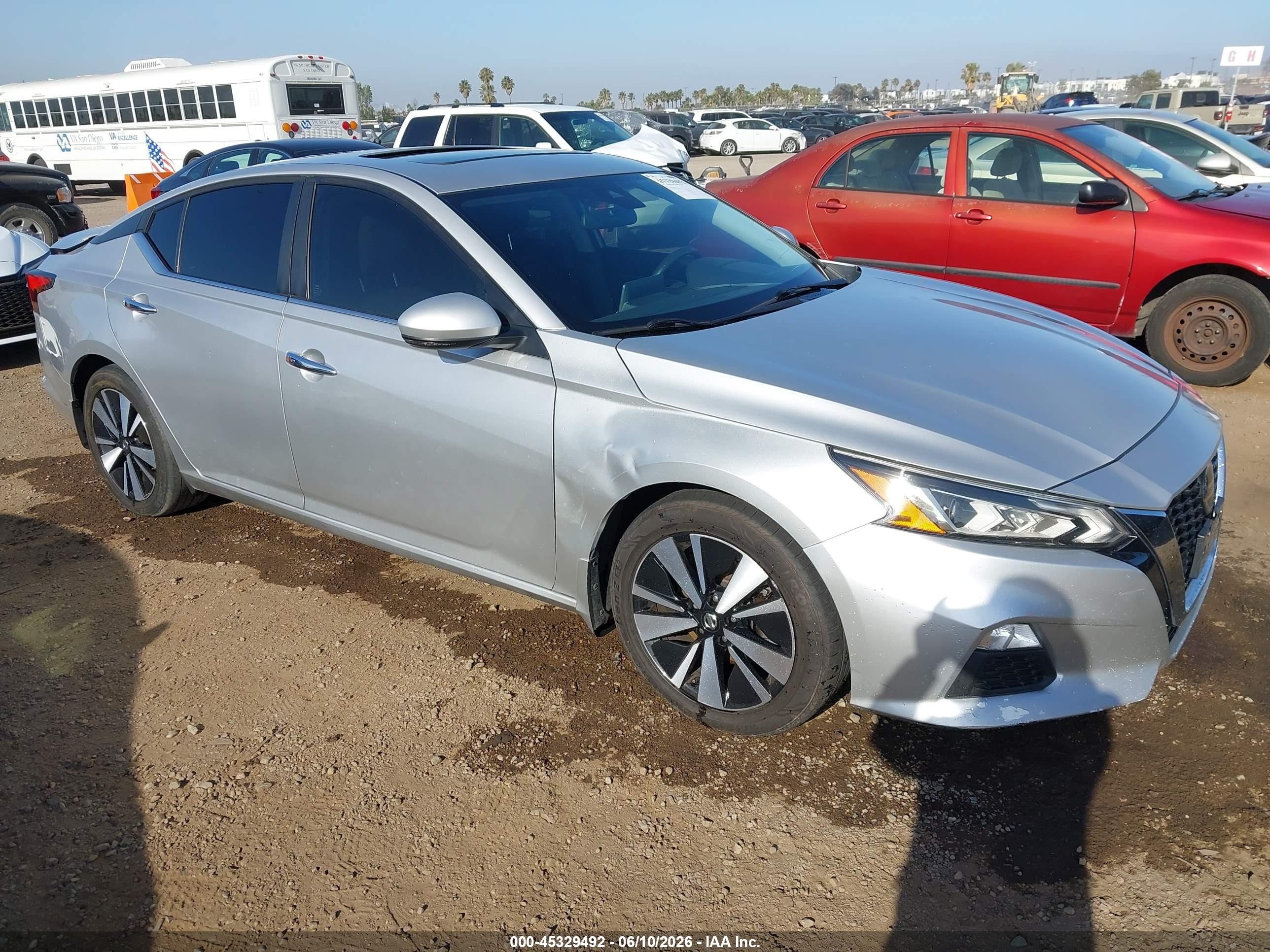 2022 Nissan Altima SV, VIN 1N4BL4DV1NN353294 — Rear end