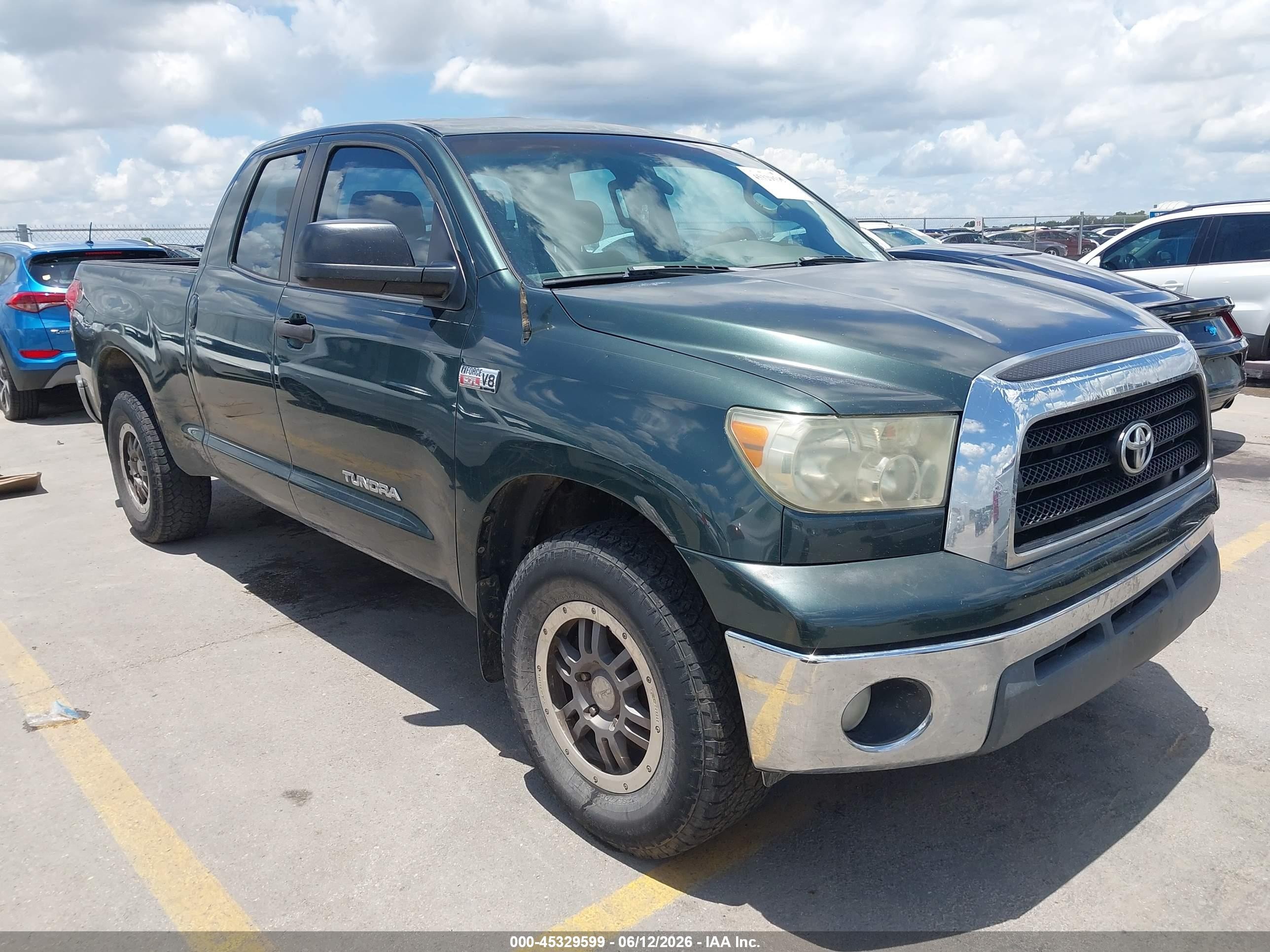 2008 Toyota Tundra SR5, VIN 5TFBV54168X057638 — Перед