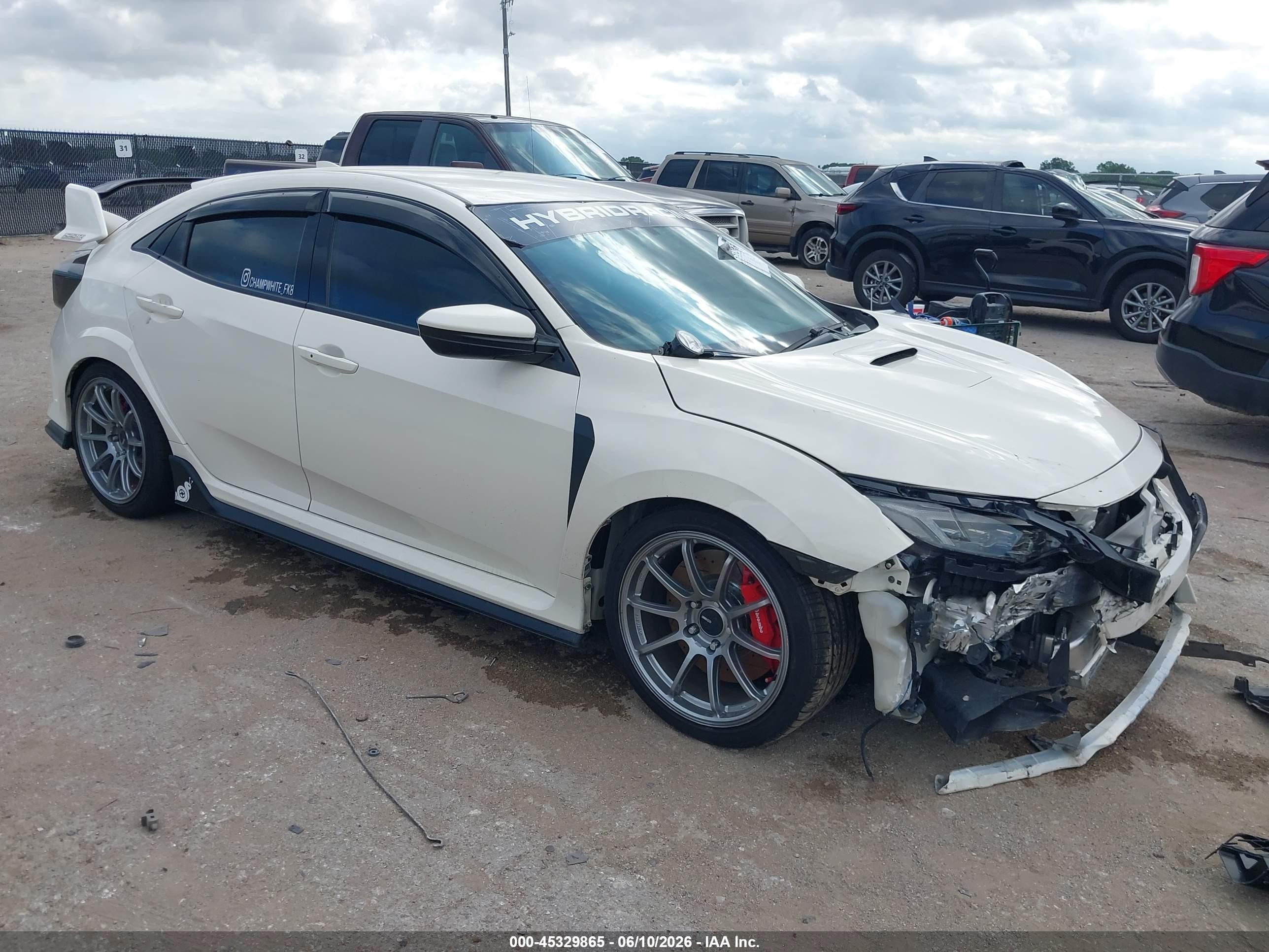 2019 Honda Civic Type R Touring, VIN SHHFK8G7XKU203549 — Front end