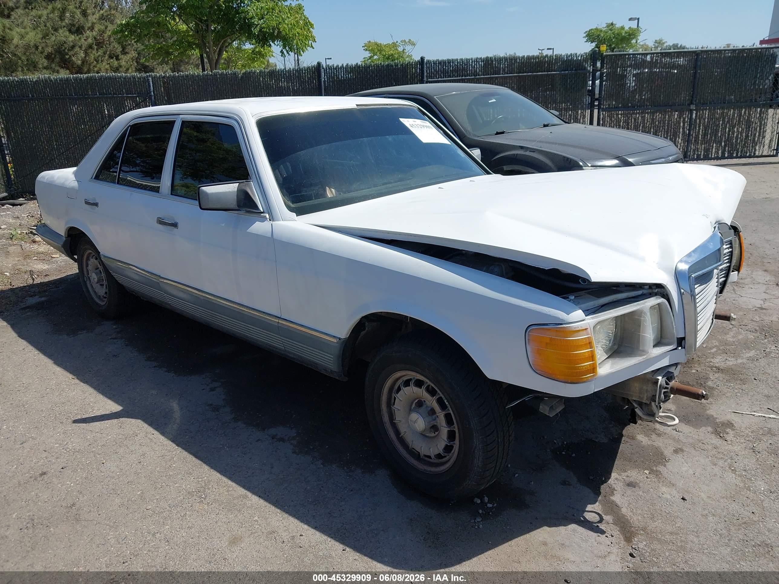 1982 Mercedes-Benz 300 SD, VIN WDBCB20A7CB024699 — Front end