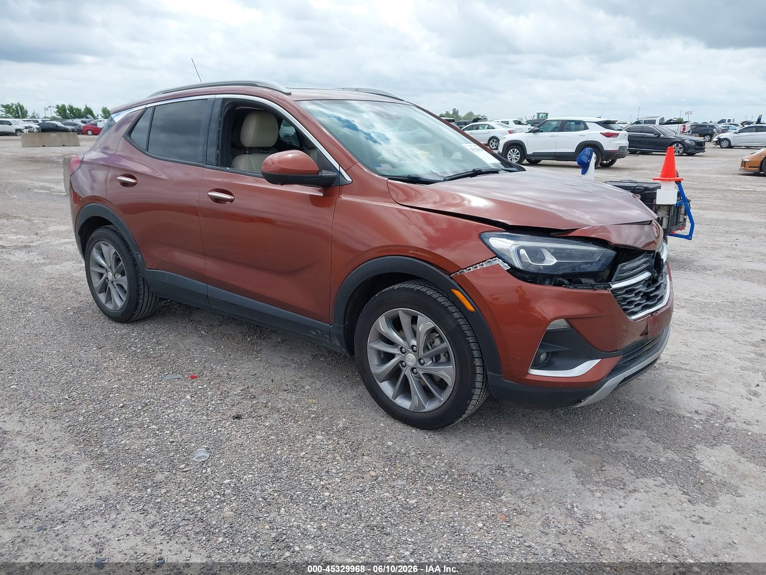2020 Buick Encore GX Essence, VIN KL4MMFSLXLB116938 — Перед