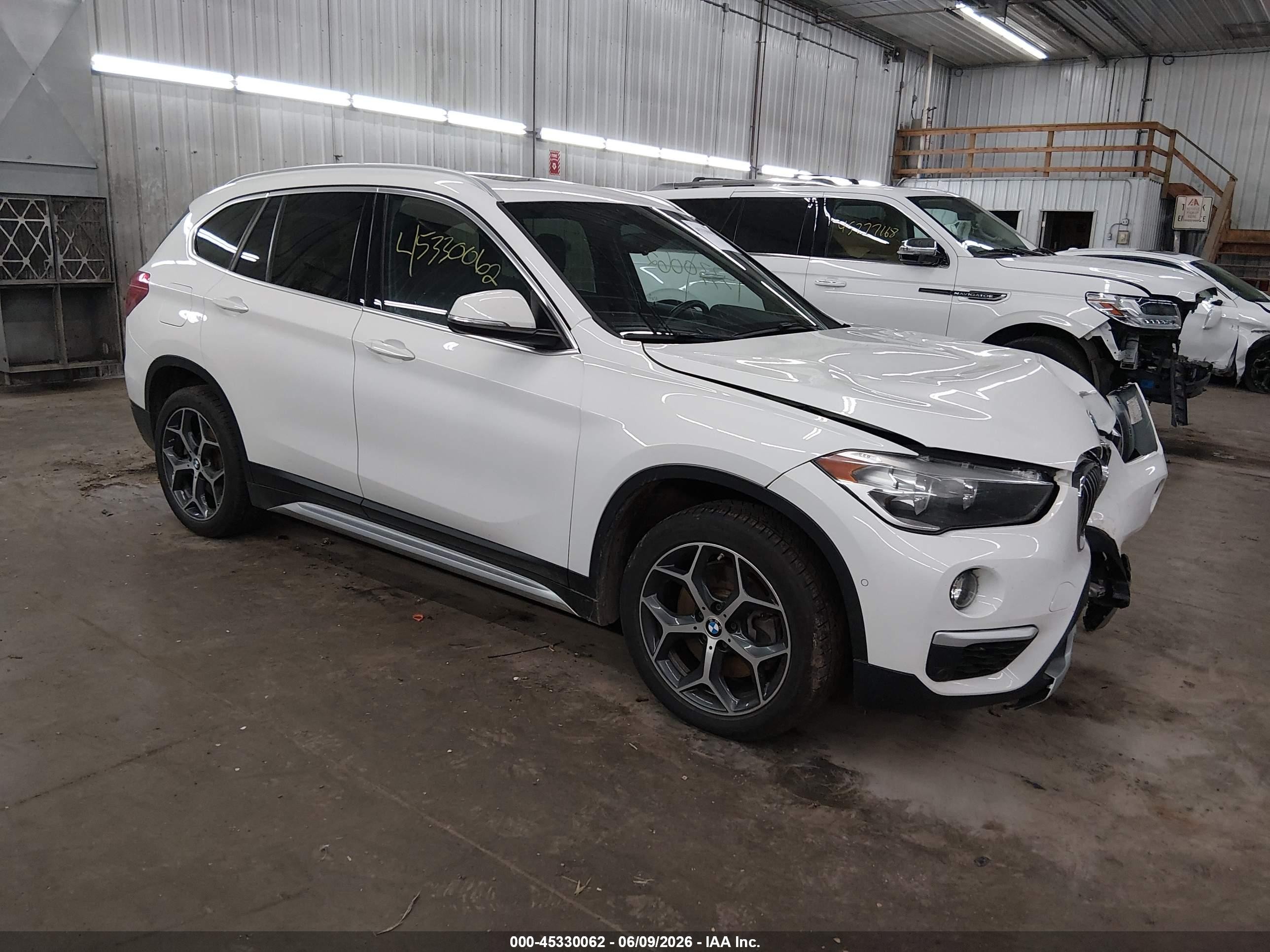 2018 BMW X1 xDrive28i, VIN WBXHT3C32J5L31168 — Front end