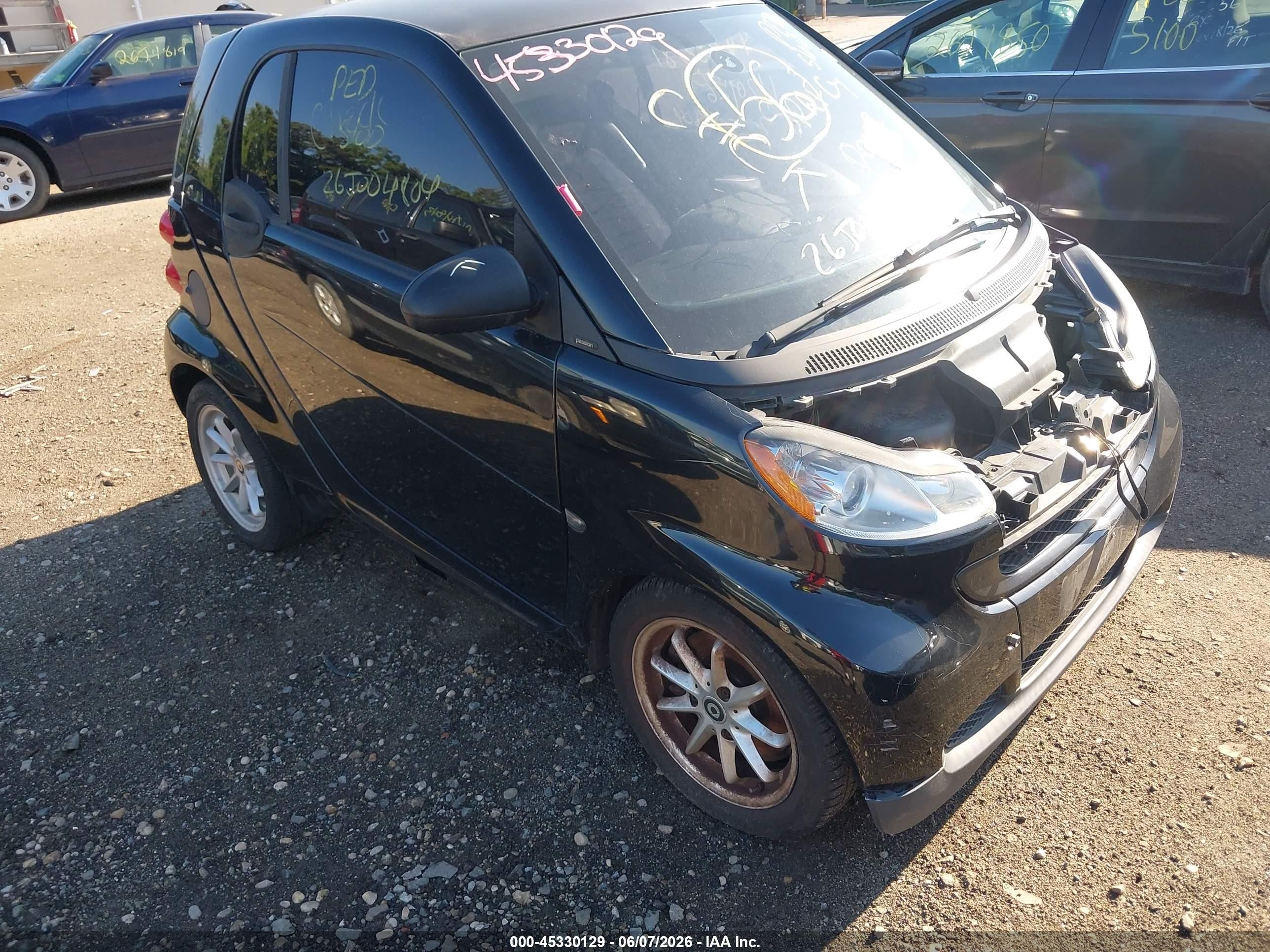2009 Smart fortwo Pure, VIN WMEEJ31X99K224211 — Front end