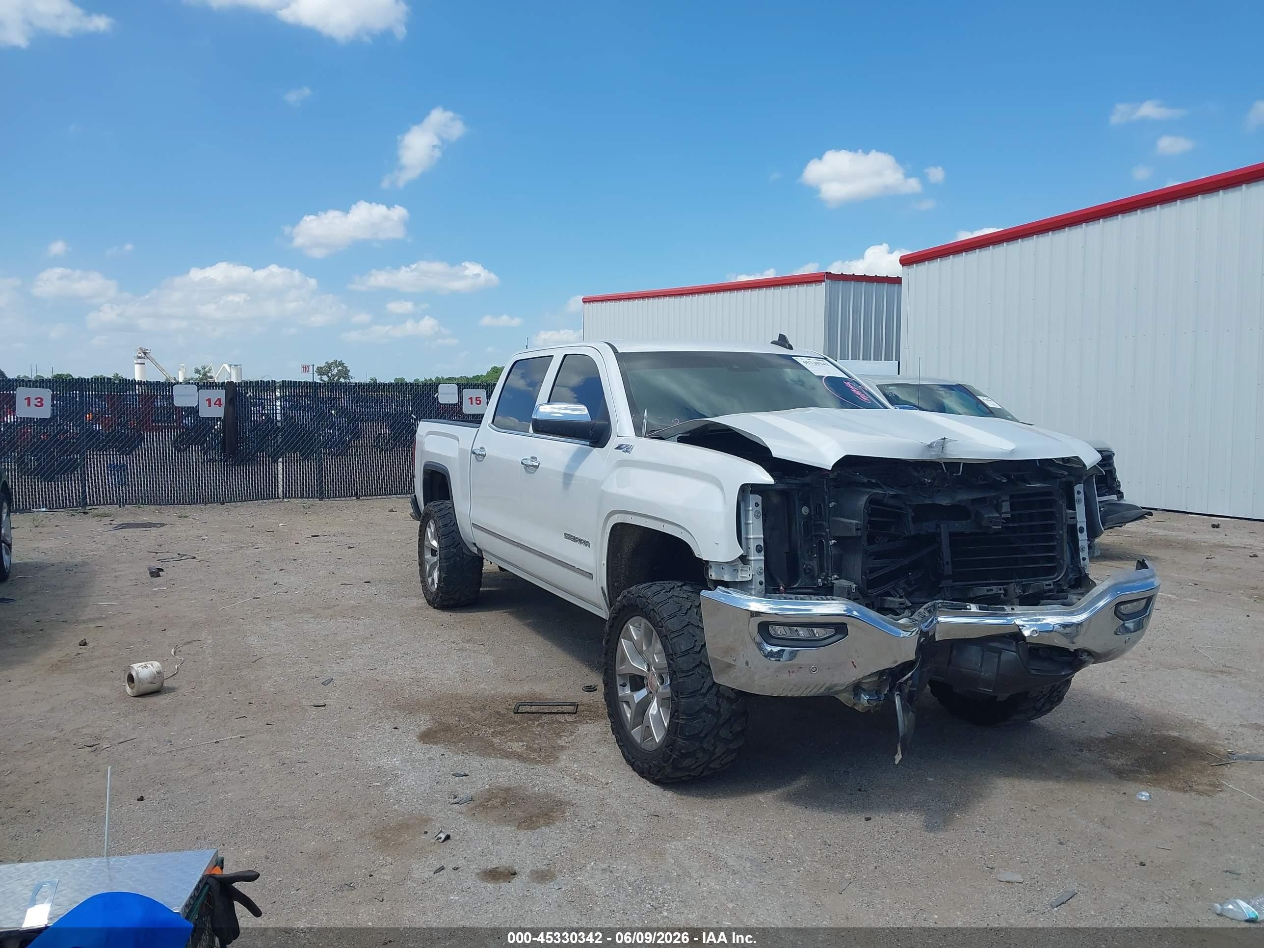 2018 GMC Sierra 1500 SLT, VIN 3GTU2NEC7JG623916 — Front end
