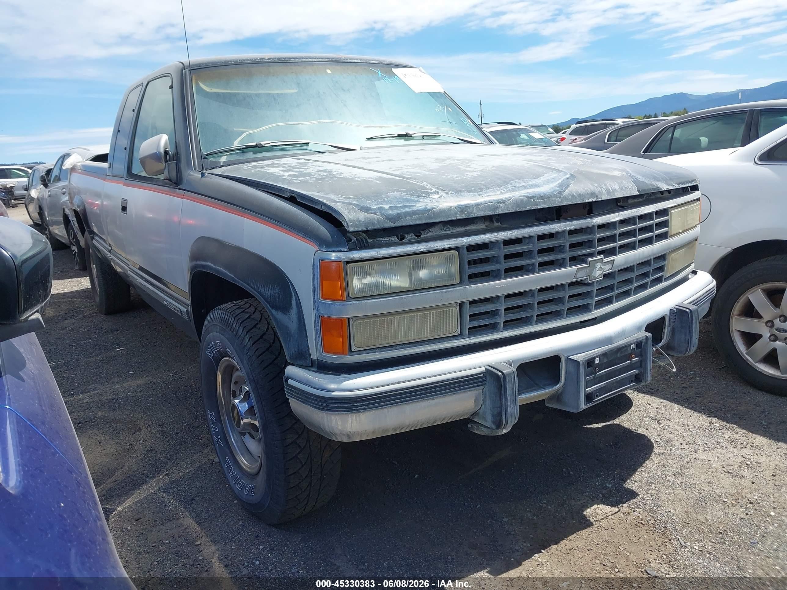 1993 Chevrolet K2500, VIN 2GCGK29FXP1129325 — Side