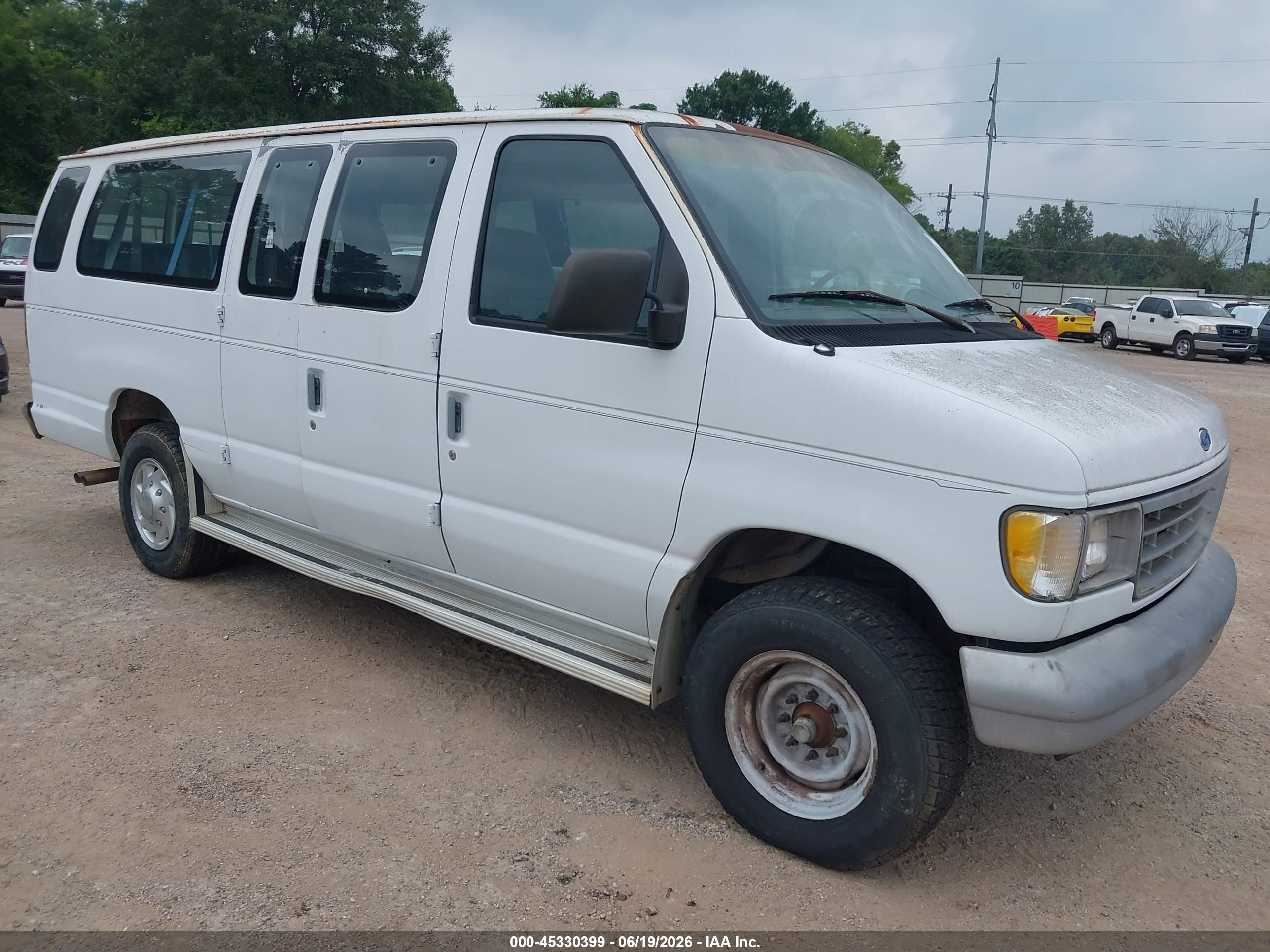 1996 Ford Econoline Wagon XL, VIN 1FBJS31H1THB13907 — Normal wear