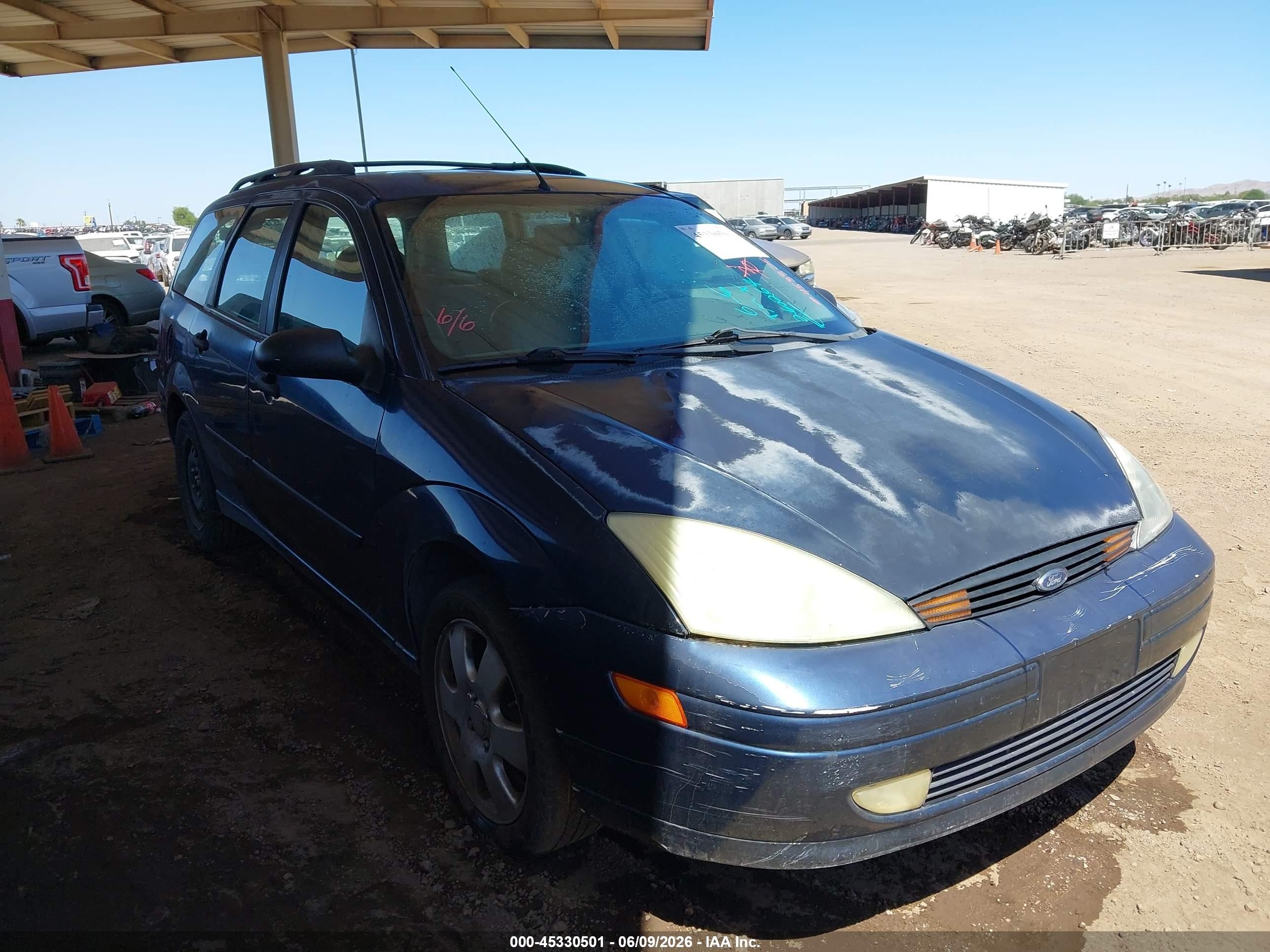 2002 Ford Focus SE Fleet, VIN 1FAFP36372W260264 — Перед