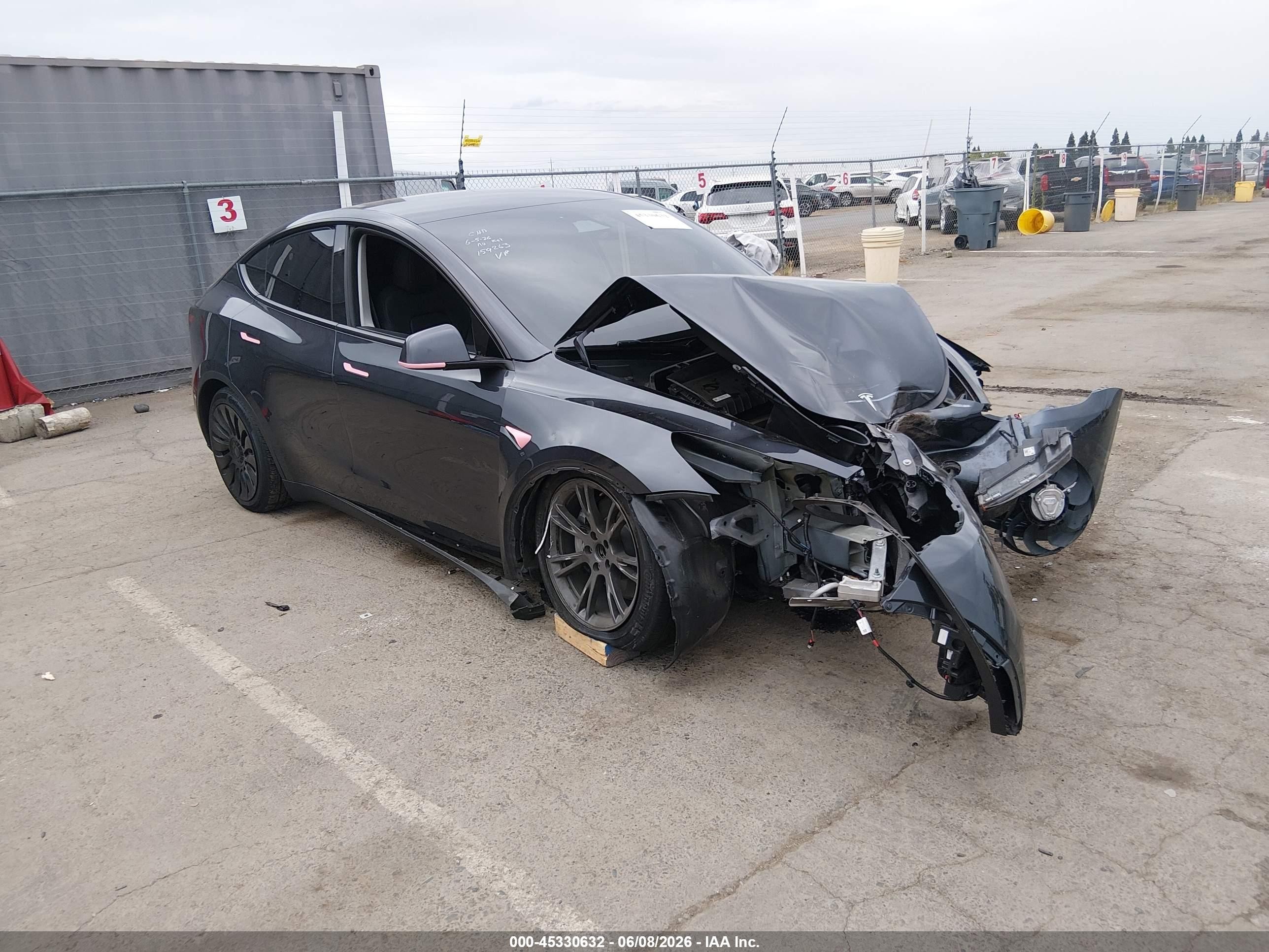 2025 Tesla Model Y Long Range, VIN 7SAYGDED1SF311476 — Front end