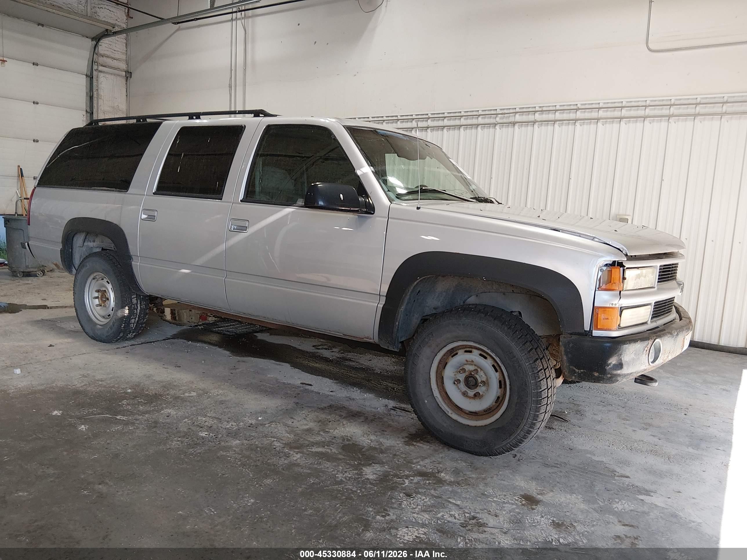 1997 Chevrolet Suburban, VIN 3GNFK16RXVG186348 — Rear end
