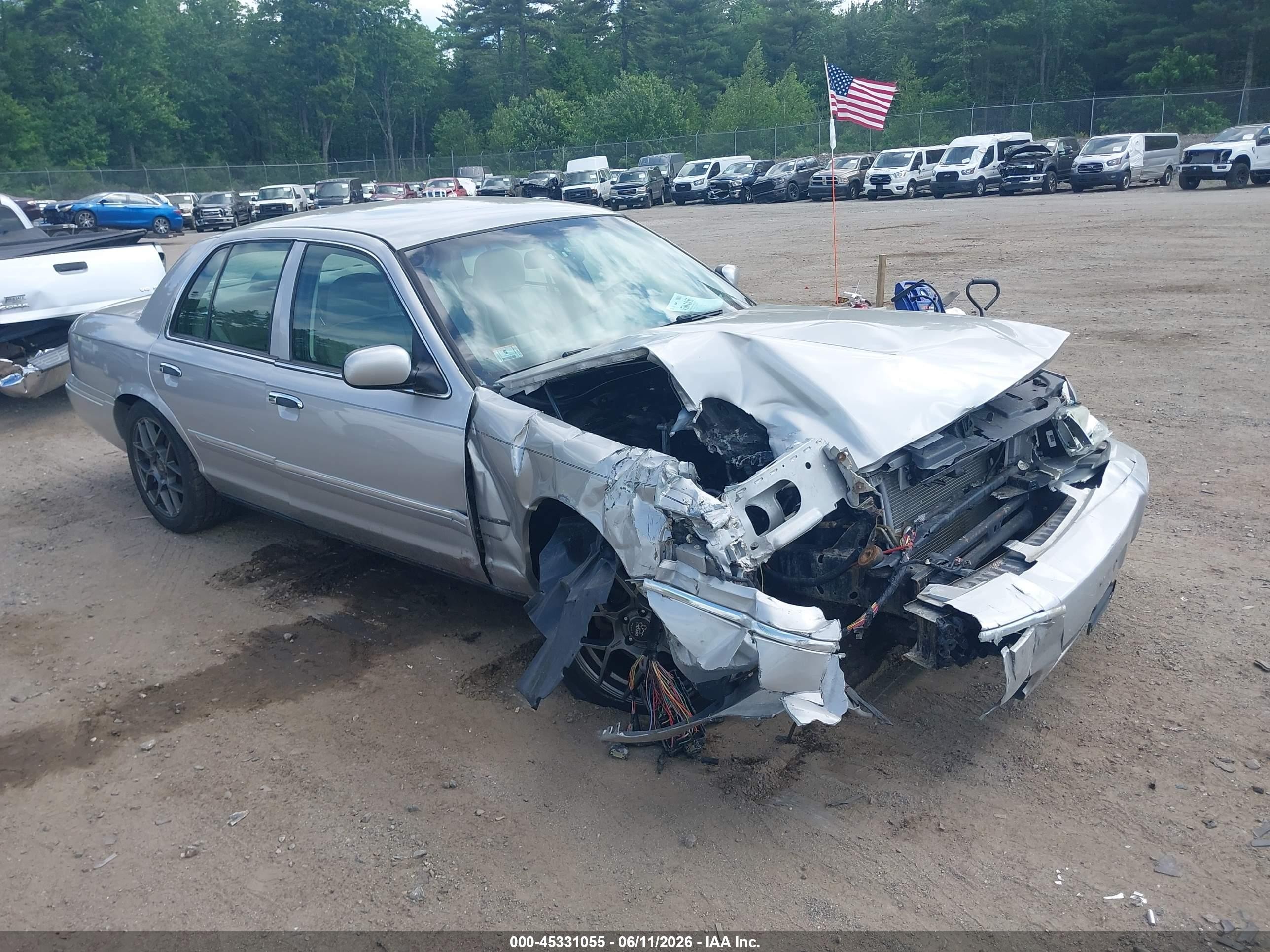 2008 Mercury Grand Marquis LS, VIN 2MEFM75VX8X608065 — Front end
