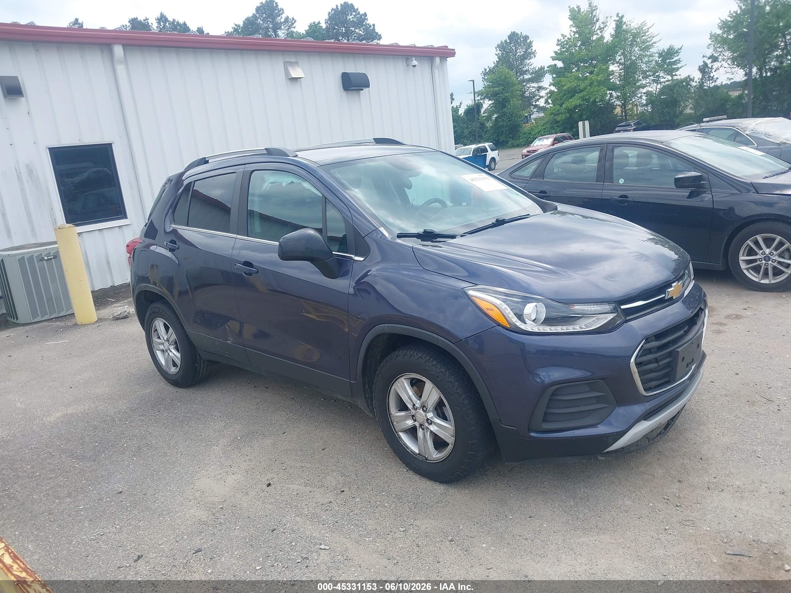 2019 Chevrolet Trax LT, VIN 3GNCJLSB9KL137476 — Side