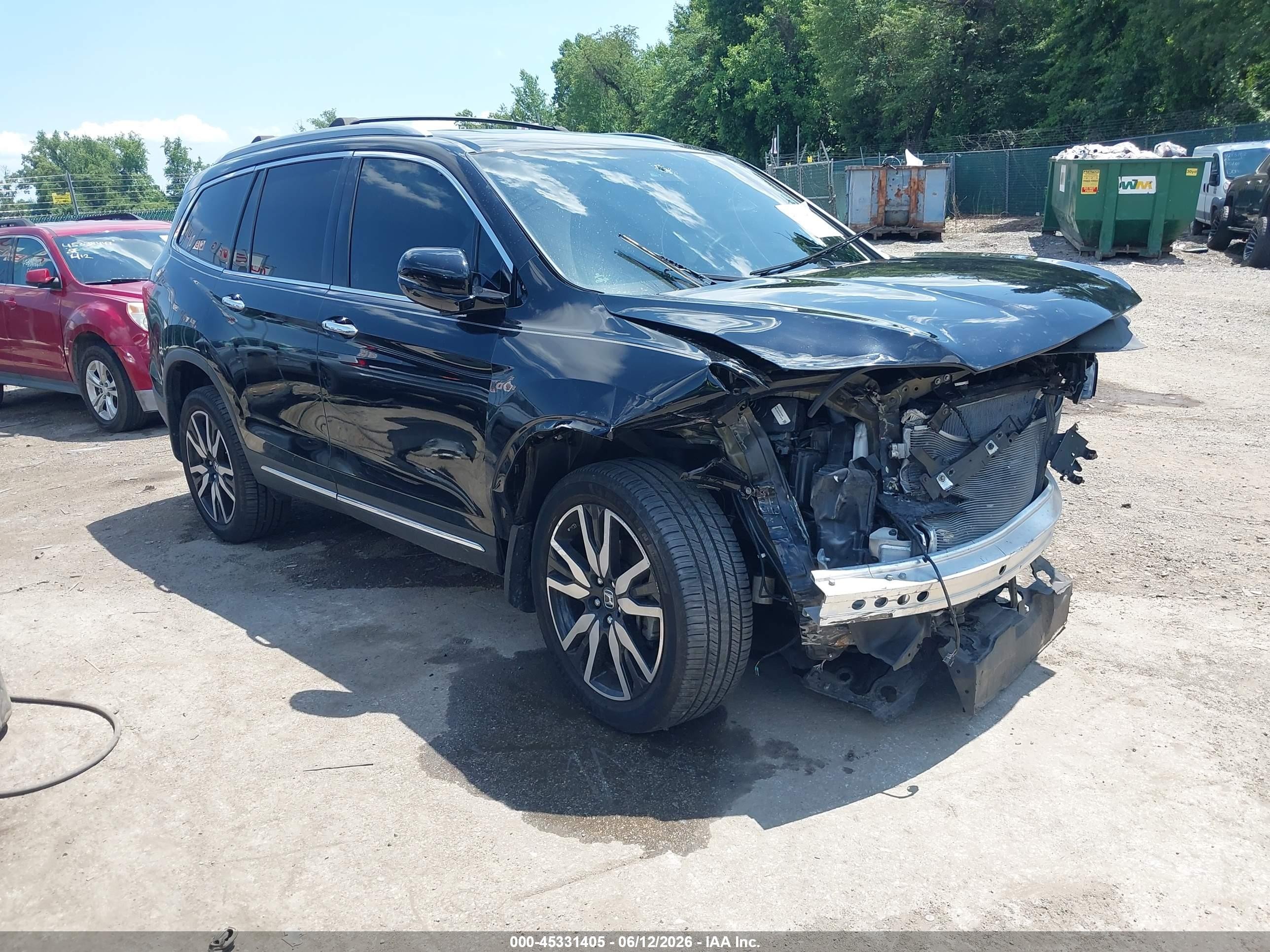 2019 Honda Pilot Touring 8-Passenger, VIN 5FNYF6H9XKB098319 — Front end