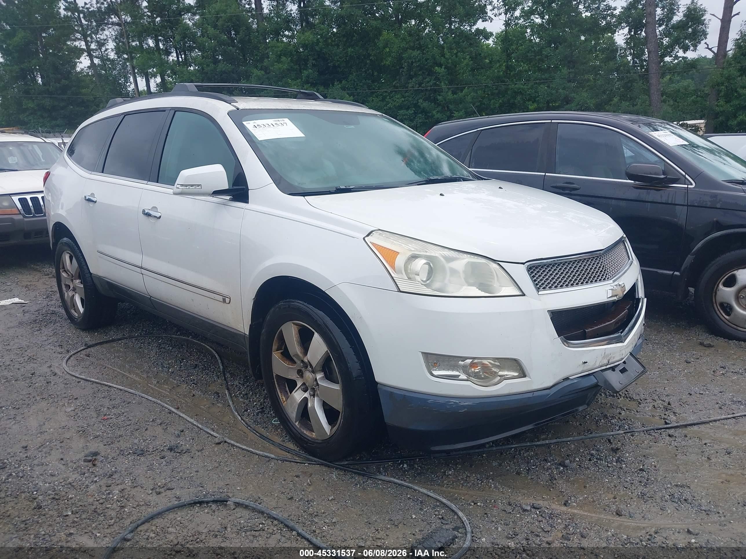 2009 Chevrolet Traverse LTZ, VIN 1GNER33D79S112993 — Front end
