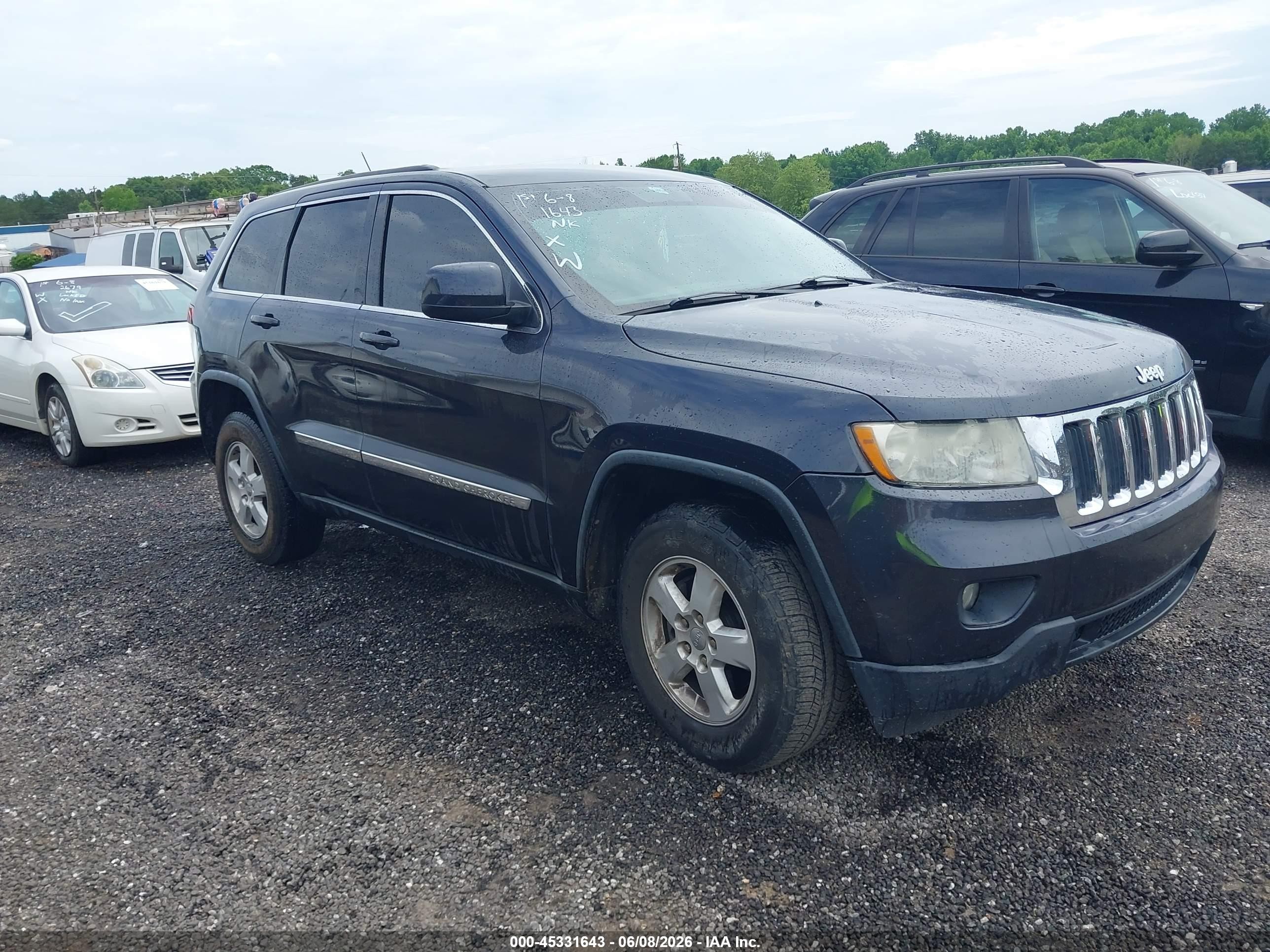 2013 Jeep Grand Cherokee Laredo, VIN 1C4RJEAG7DC569476 — Normal wear