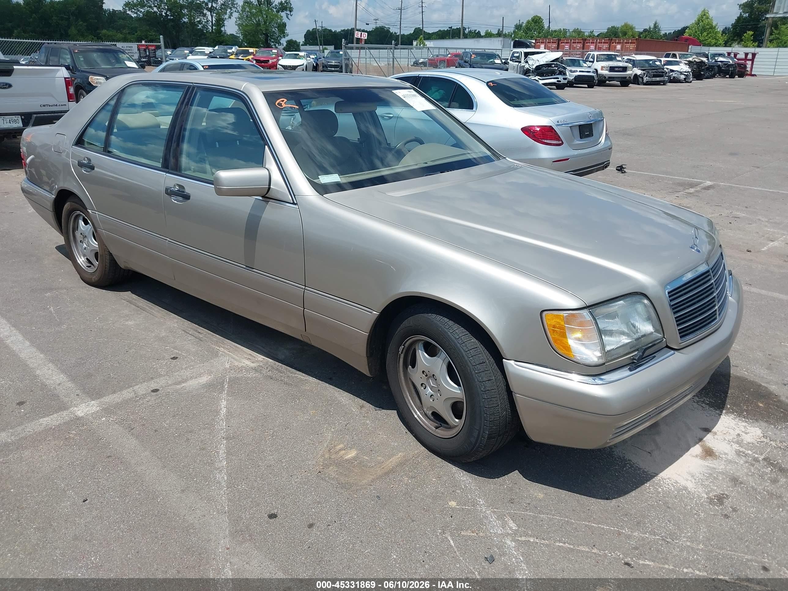 1998 Mercedes-Benz S 320/430/500, VIN WDBGA43G2WA396042 — Normal wear