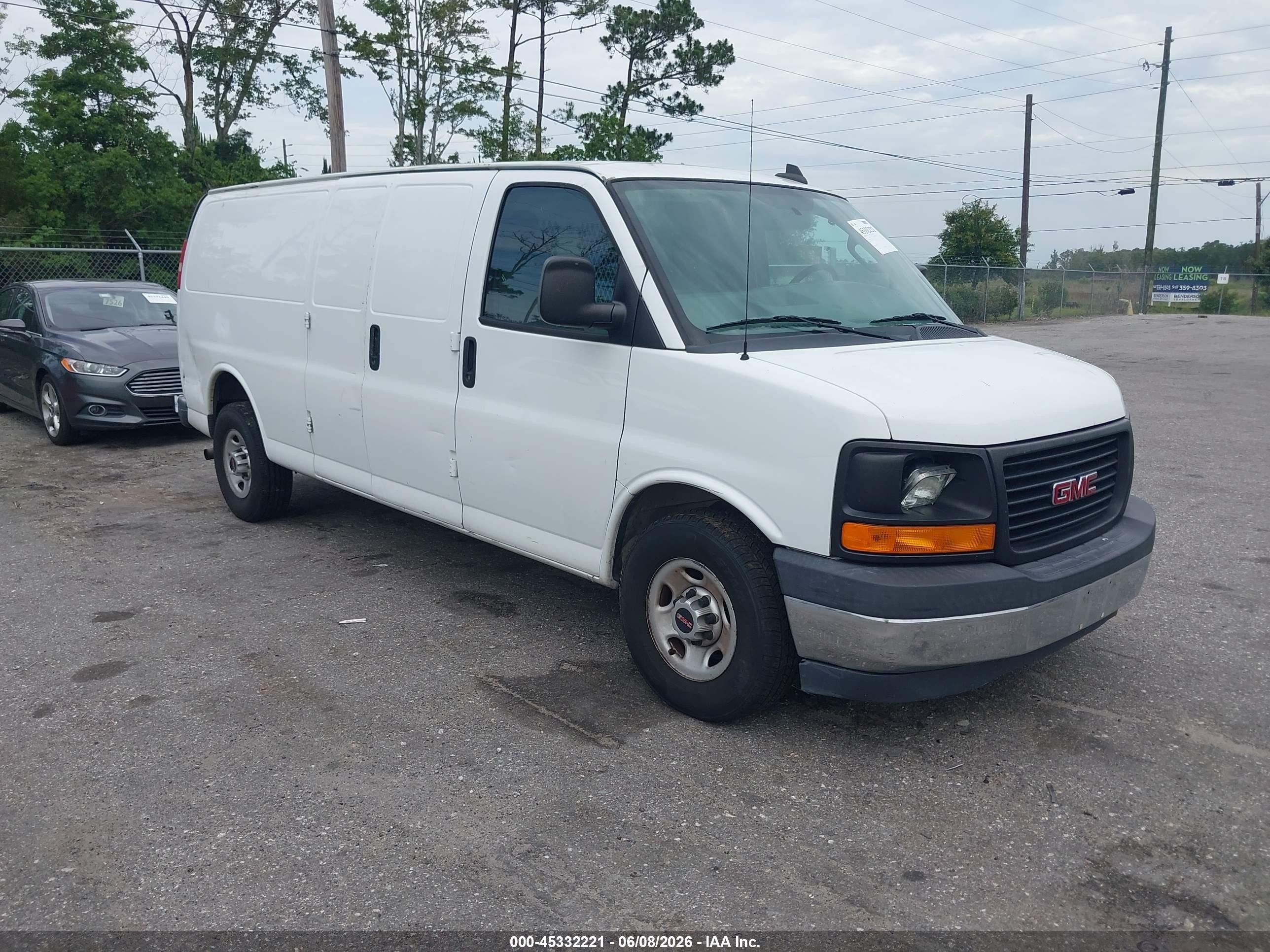 2017 GMC Savana Cargo, VIN 1GTW7BFF2H1211364 — Normal wear