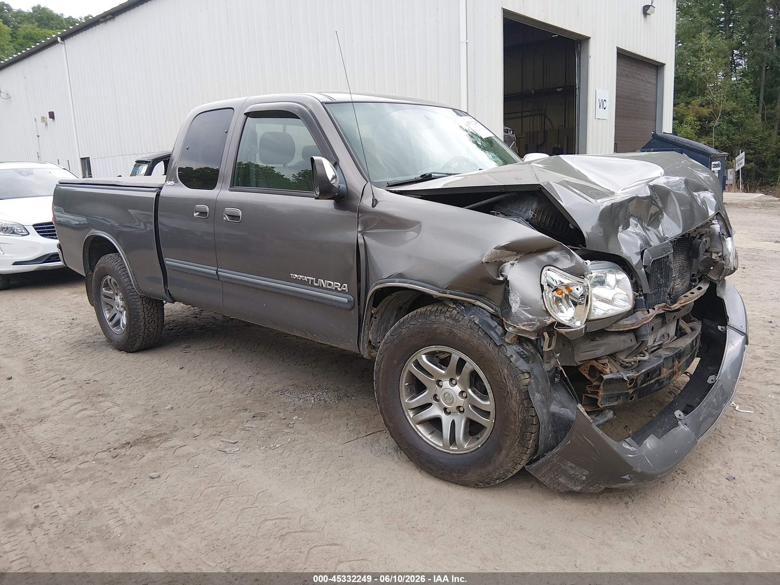 2006 Toyota Tundra SR5, VIN 5TBBT44146S475790 — Перед
