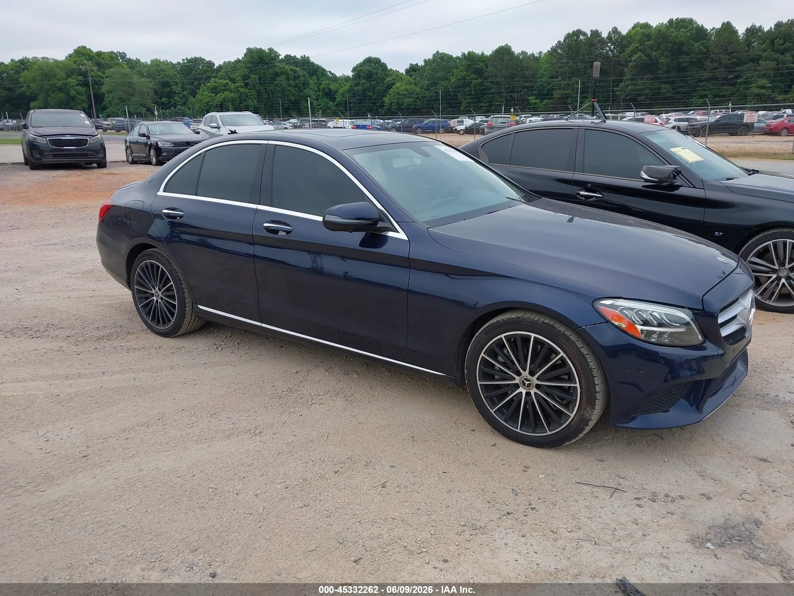 2020 Mercedes-Benz C 300, VIN WDDWF8DB4LR555445 — Front end