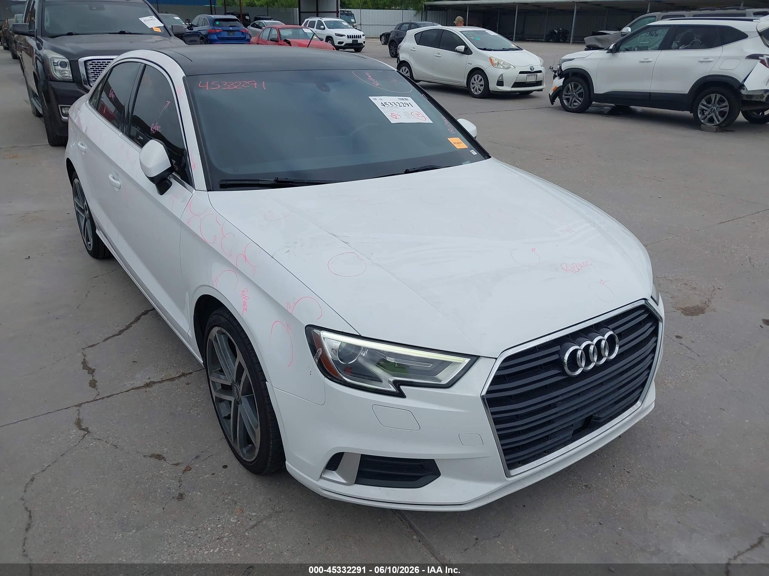 2019 Audi A3 Premium, VIN WAUAUGFF2K1010584 — Град
