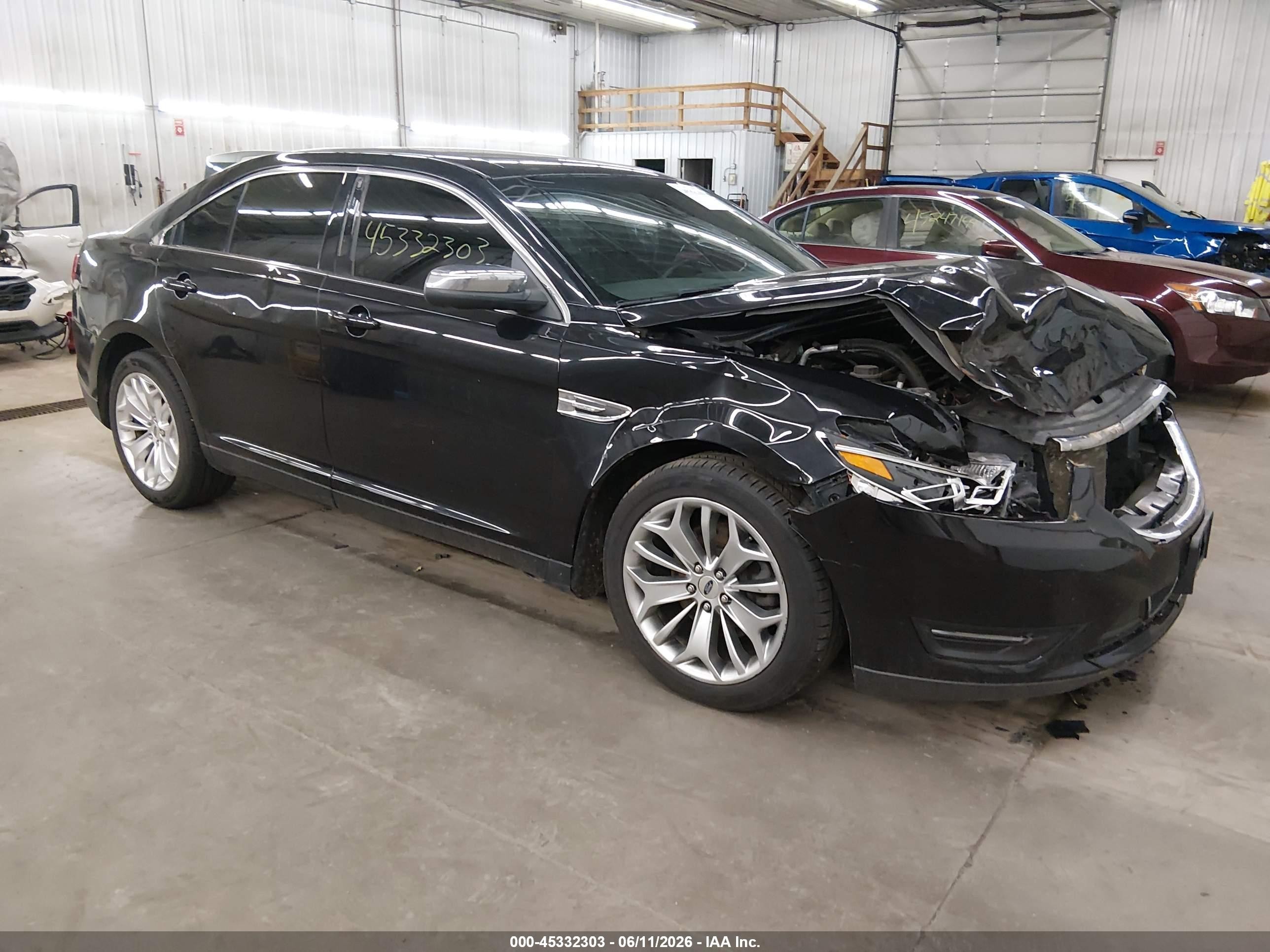 2019 Ford Taurus Limited, VIN 1FAHP2F83KG115456 — Front end
