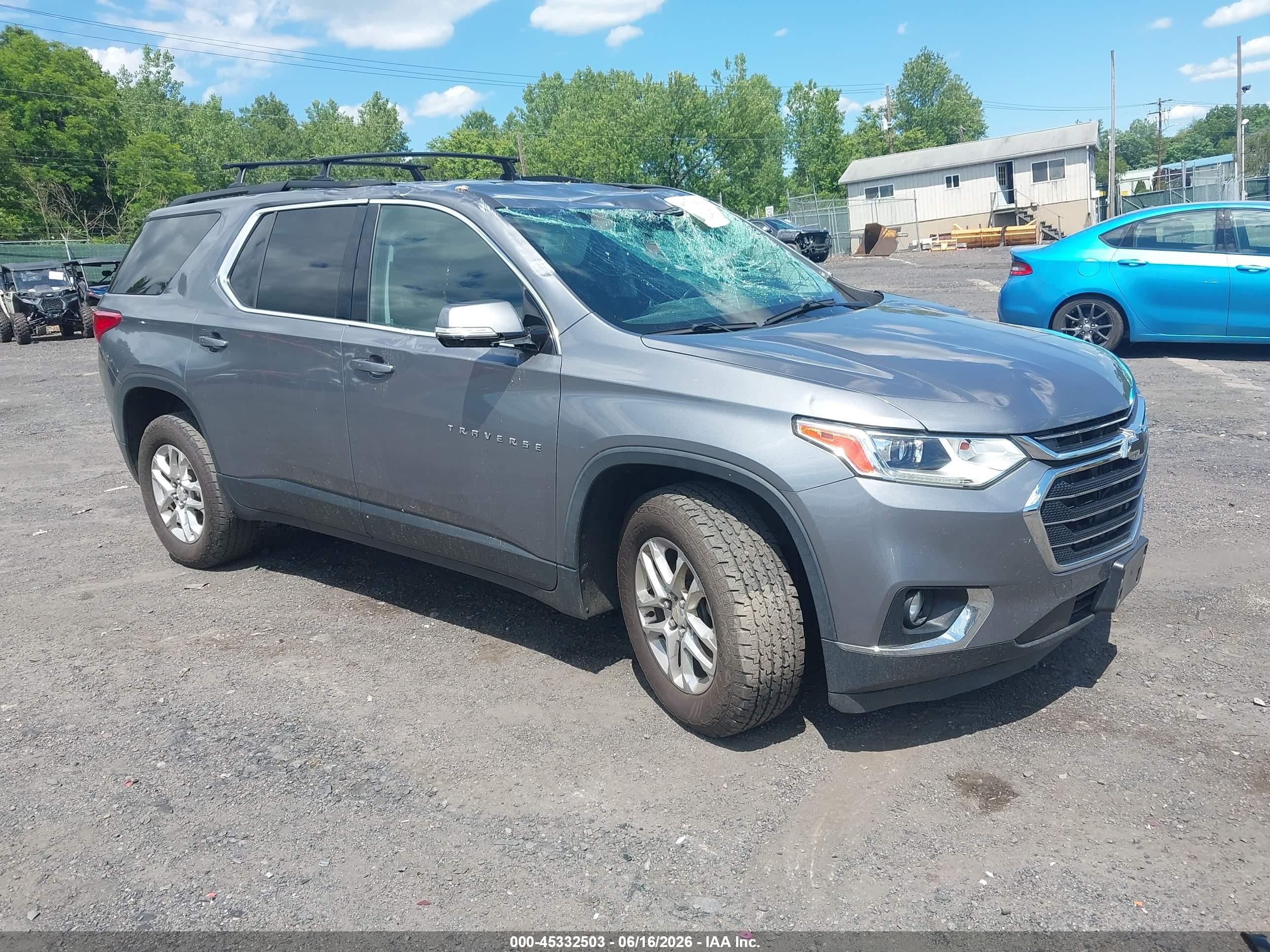 2019 Chevrolet Traverse LT Cloth, VIN 1GNEVGKW8KJ288565 — Front end