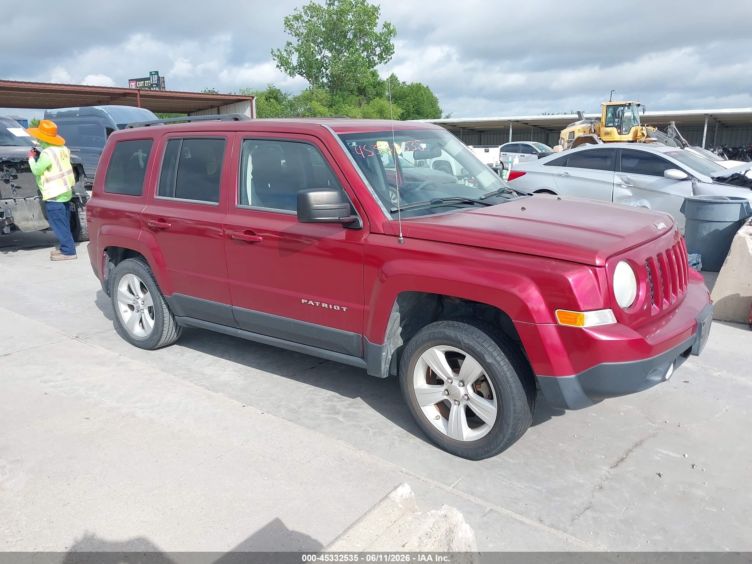 2012 Jeep Patriot Latitude, VIN 1C4NJPFA5CD696587 — Side