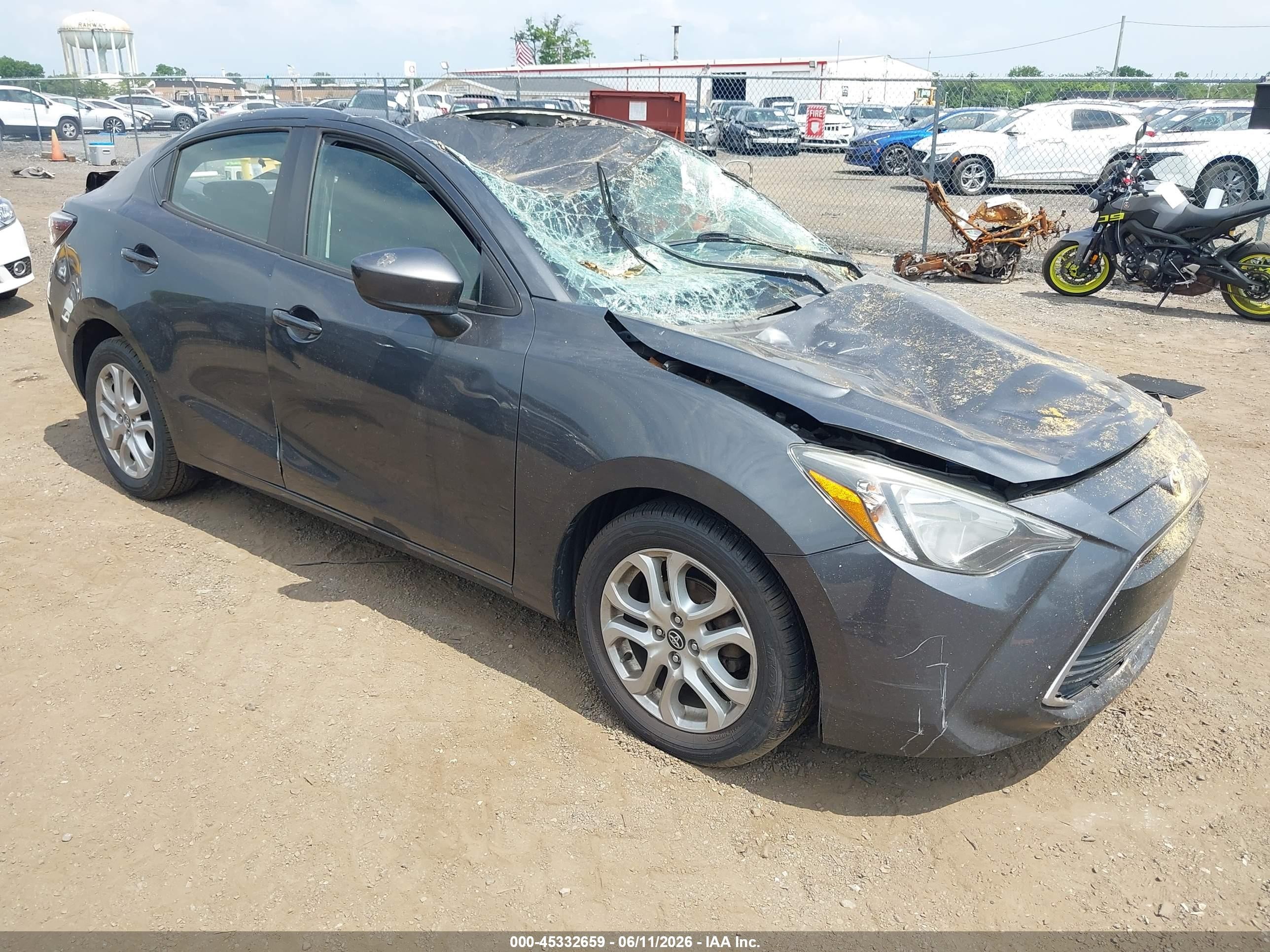 2017 Toyota Yaris, VIN 3MYDLBYV2HY165507 — Стихия