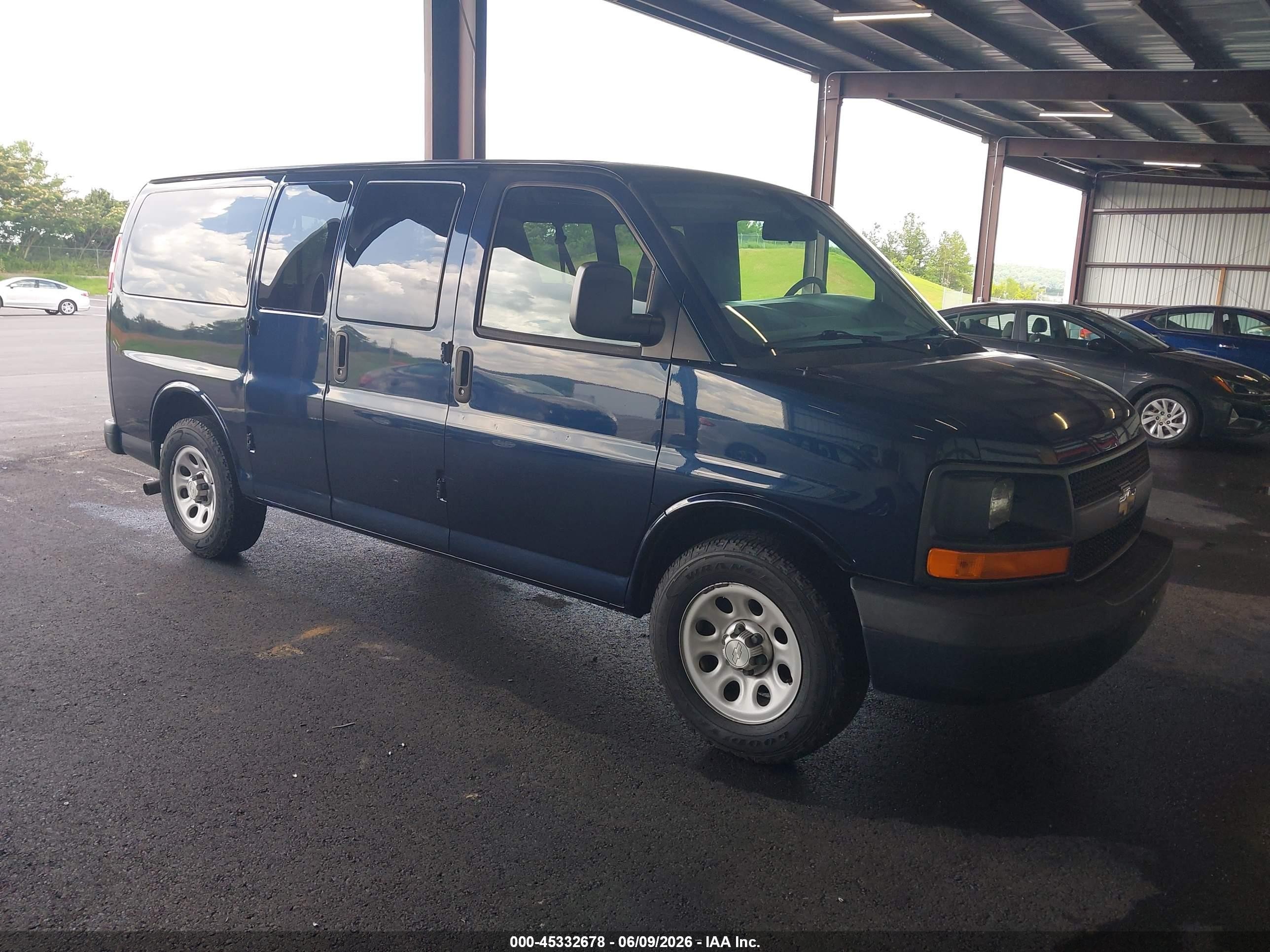 2014 Chevrolet Express Passenger LS, VIN 1GNSGBF45E1182152 — Normal wear
