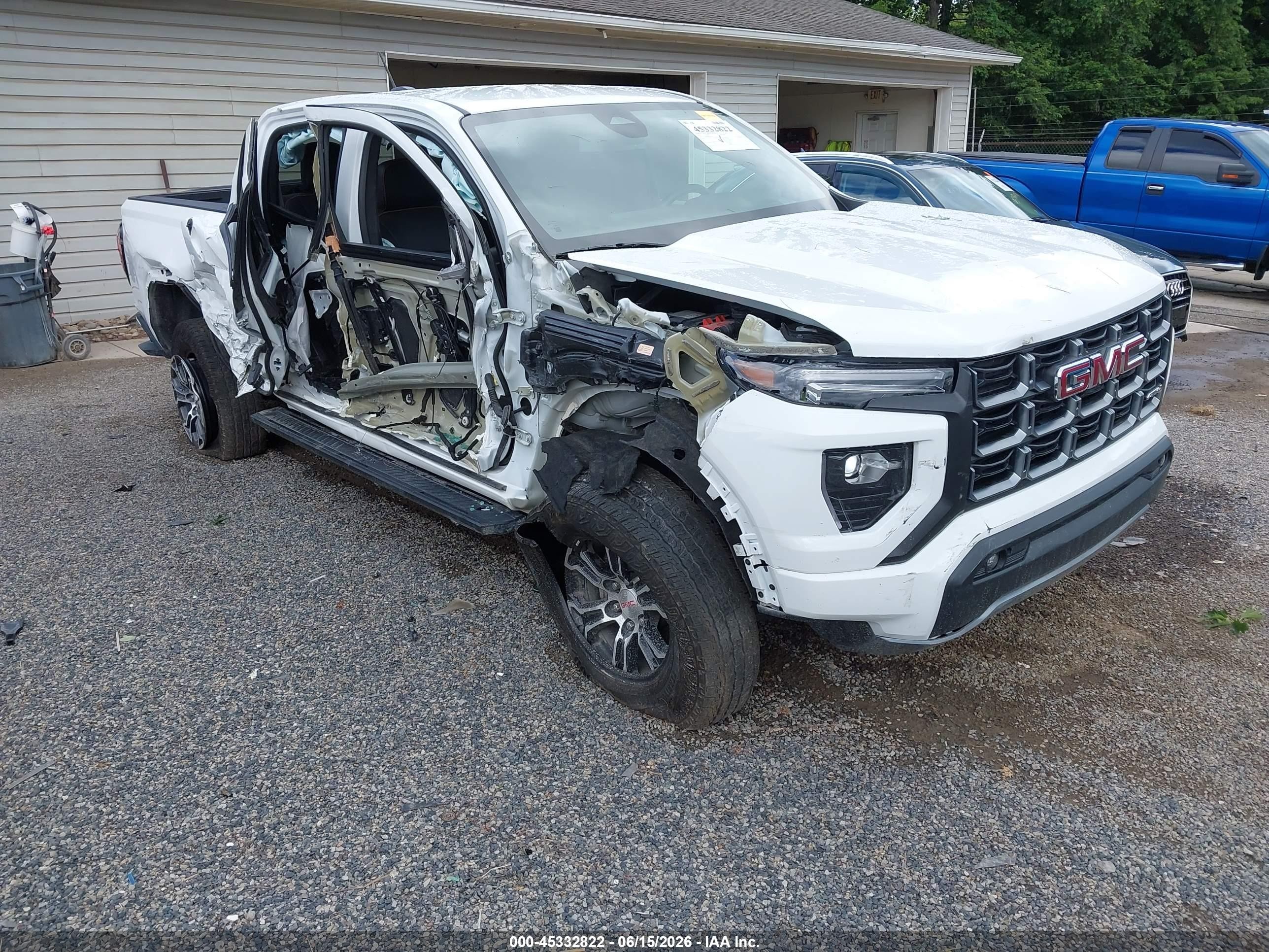 2025 GMC Canyon 4WD AT4, VIN 1GTP2DEK9S1199556 — Бок