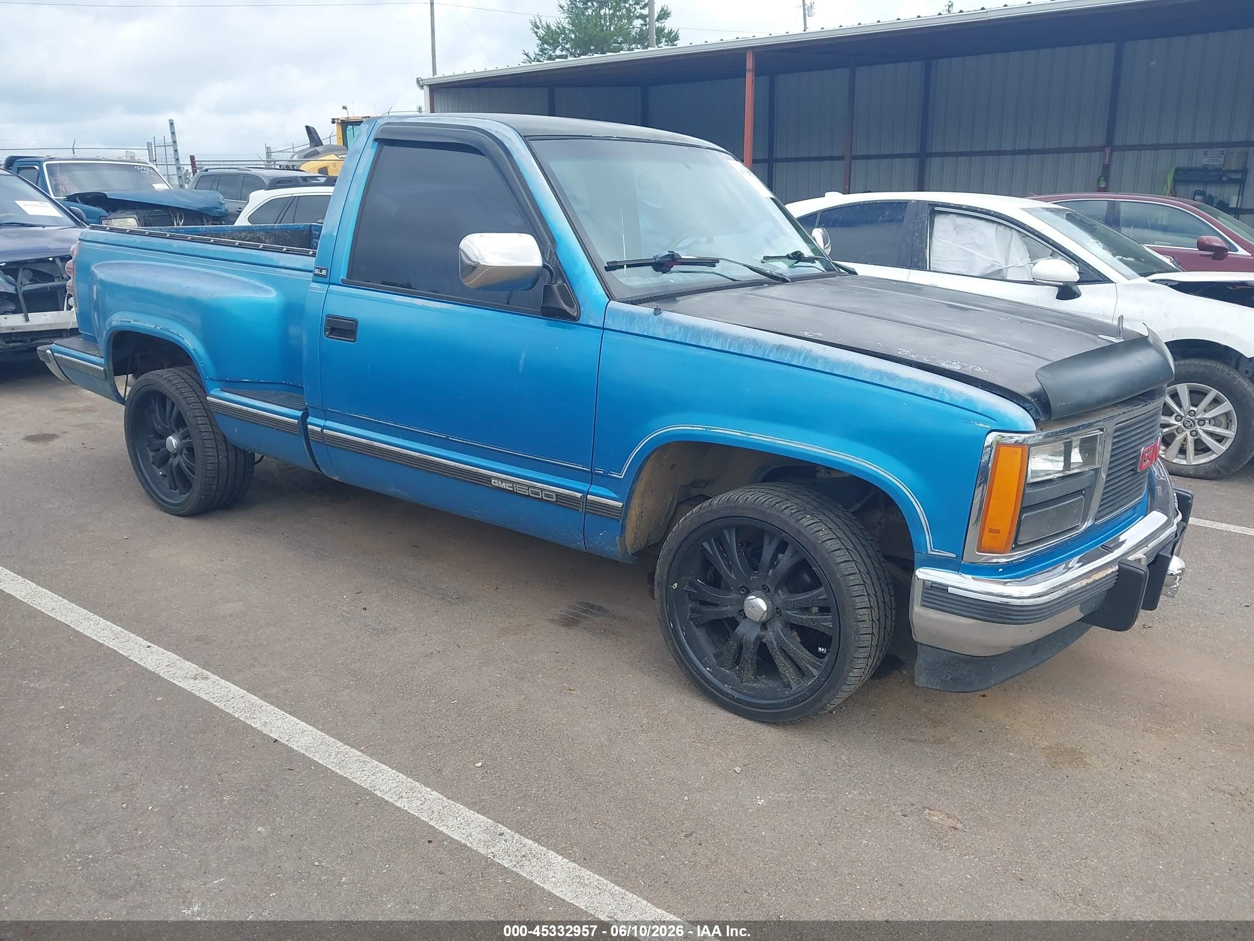 1992 GMC Sierra 1500, VIN 1GTDC14H1NZ504140 — Side
