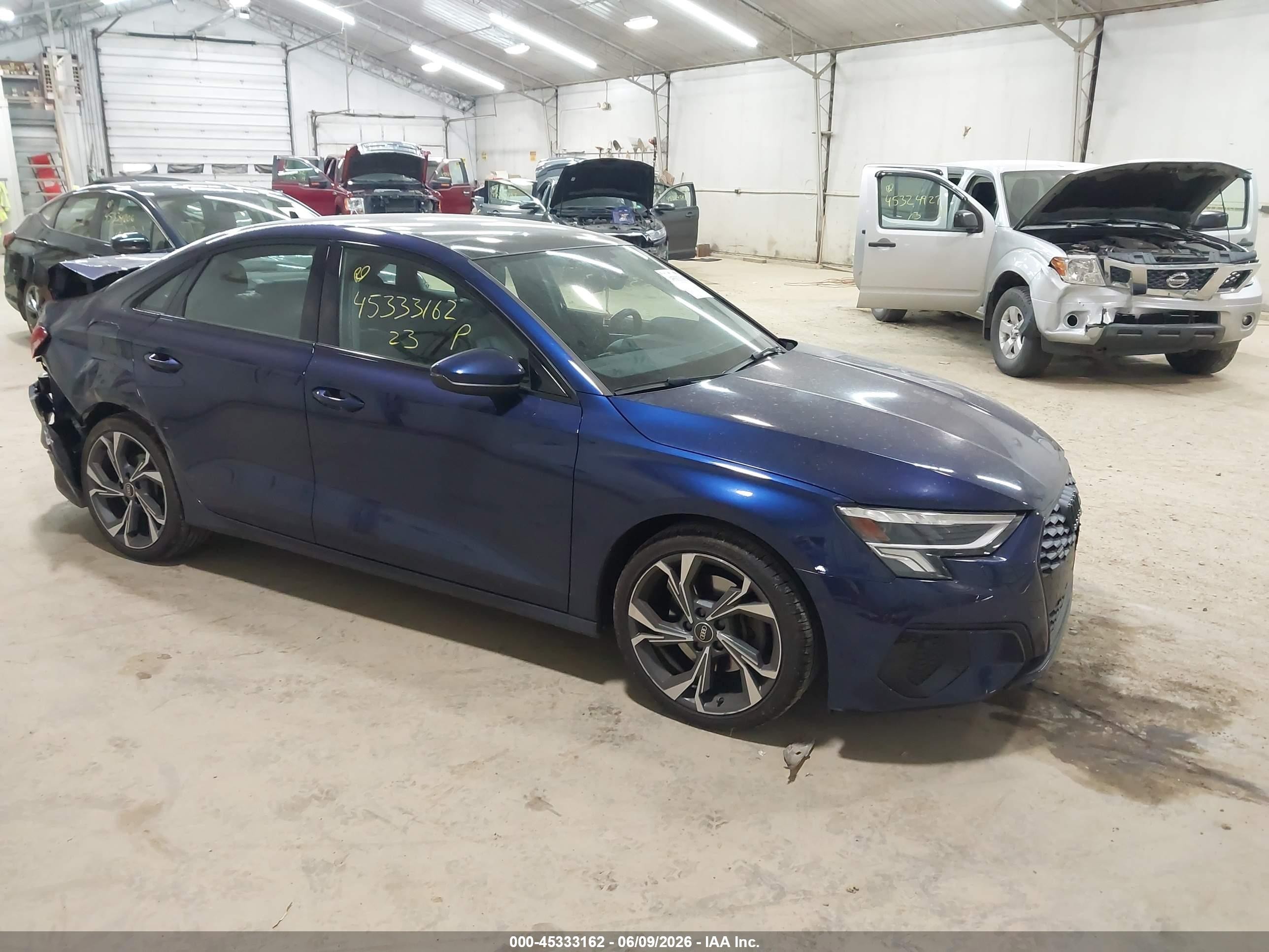 2023 Audi A3 Premium Plus, VIN WAUHUDGY9PA024356 — Зад