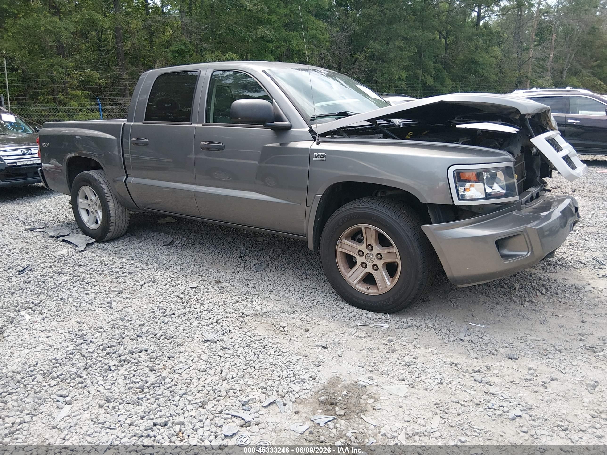 2011 Ram Dakota Big Horn, VIN 1D7RW3GP2BS661584 — Front end