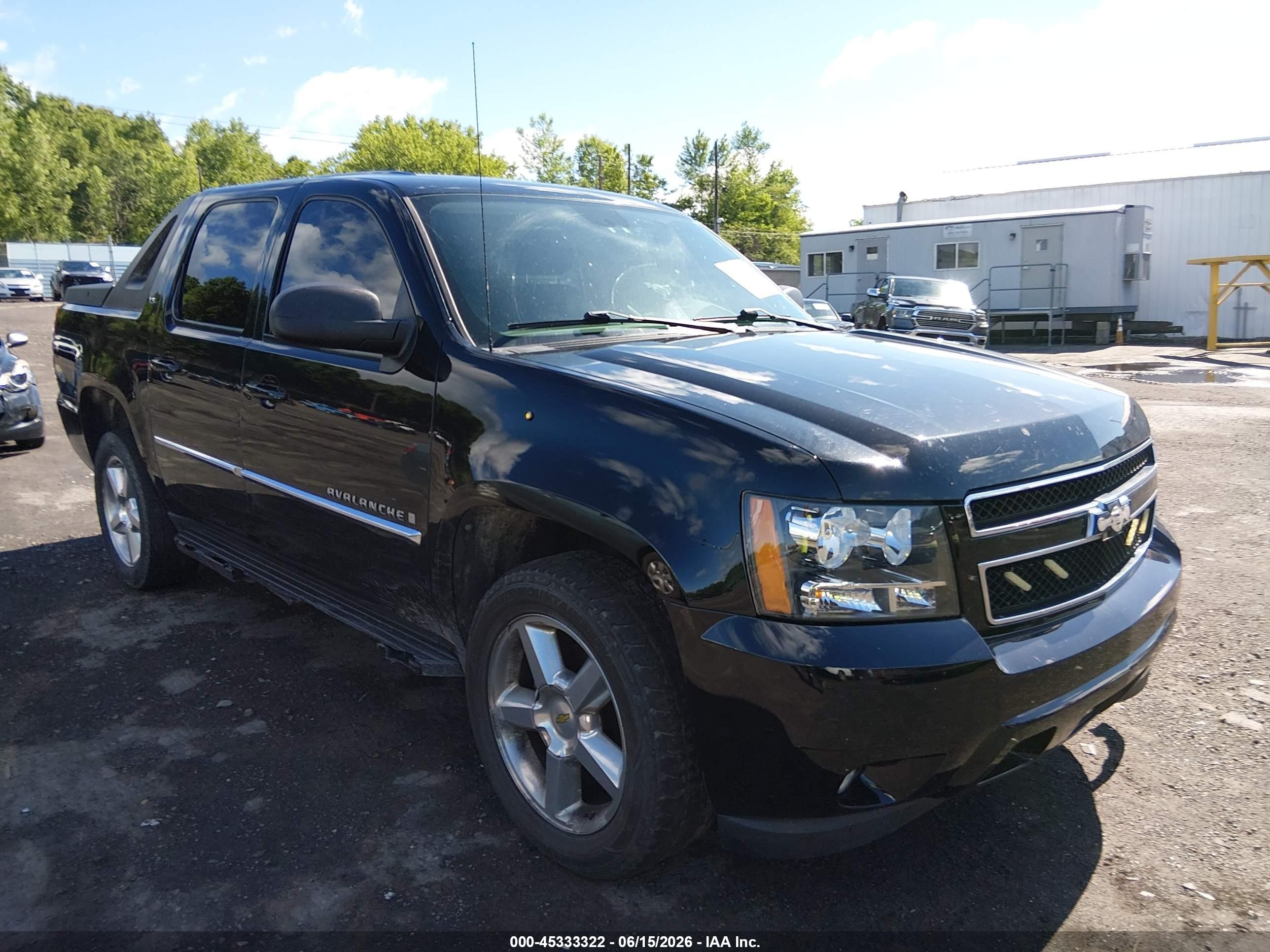 2009 Chevrolet Avalanche LS, VIN 3GNFK12069G208309 — Side