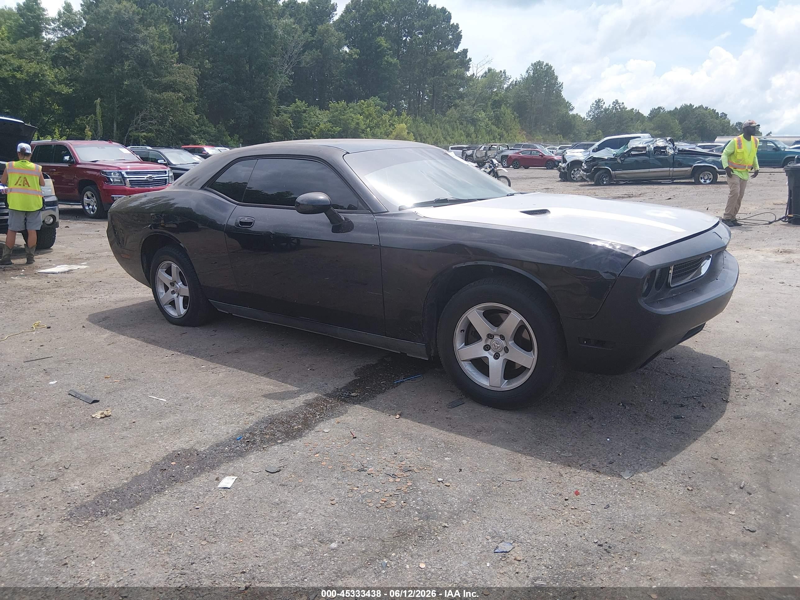 2010 Dodge Challenger SE, VIN 2B3CJ4DV1AH174228 — Side