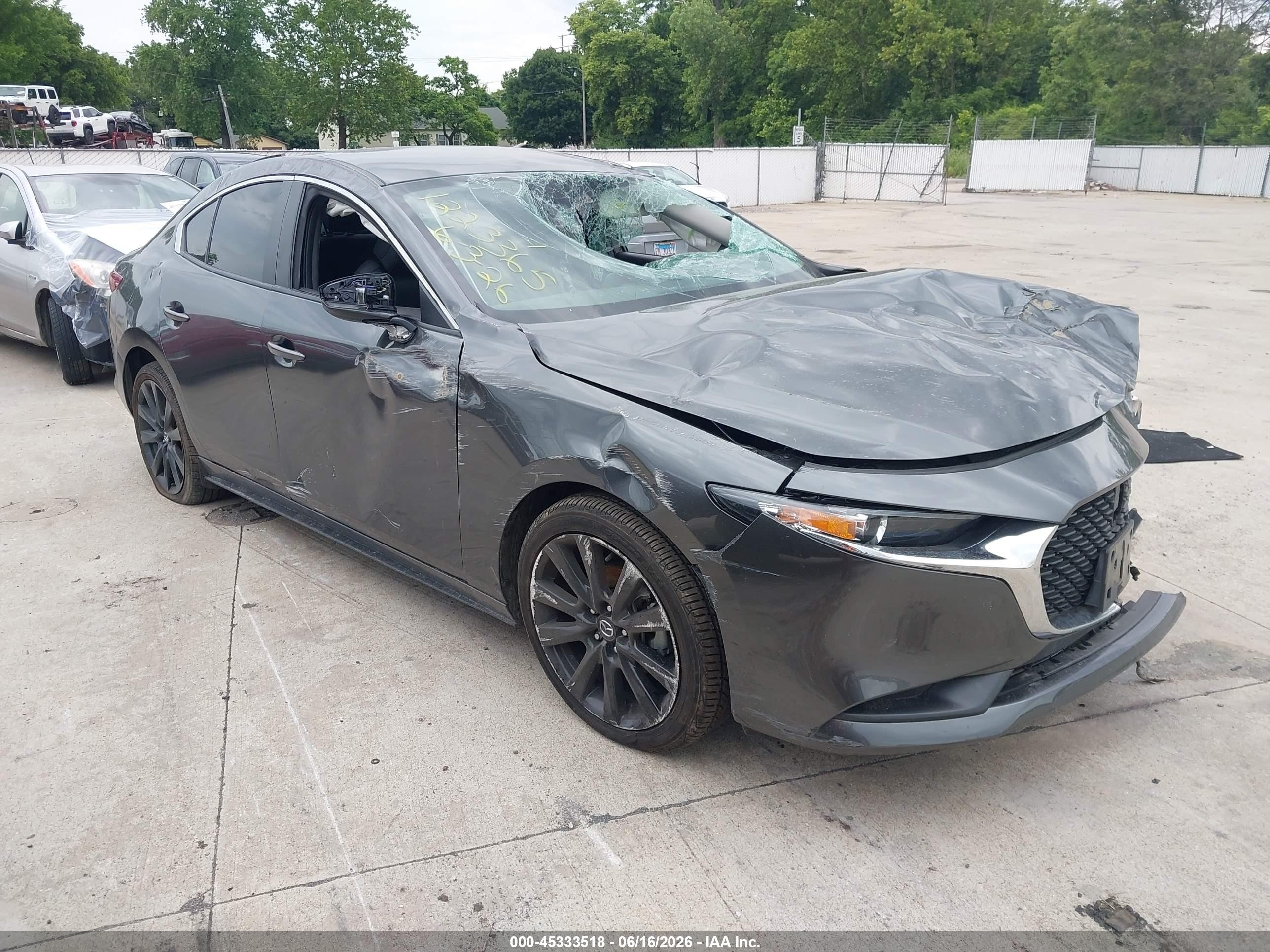 2024 Mazda 3 S Select Sport, VIN 3MZBPABM6RM430424 — Перед