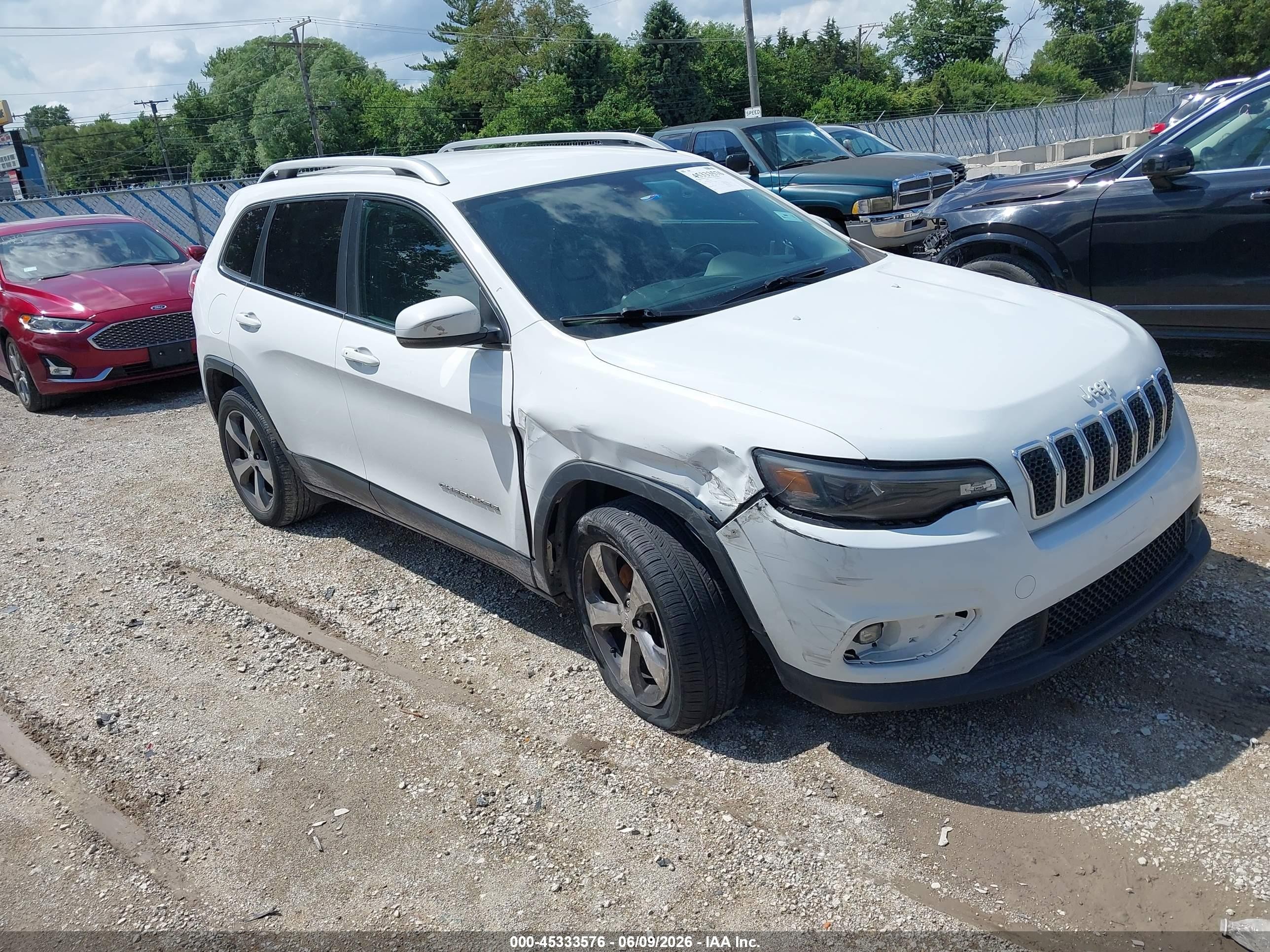 2019 Jeep Cherokee Limited, VIN 1C4PJLDB5KD209643 — Front end