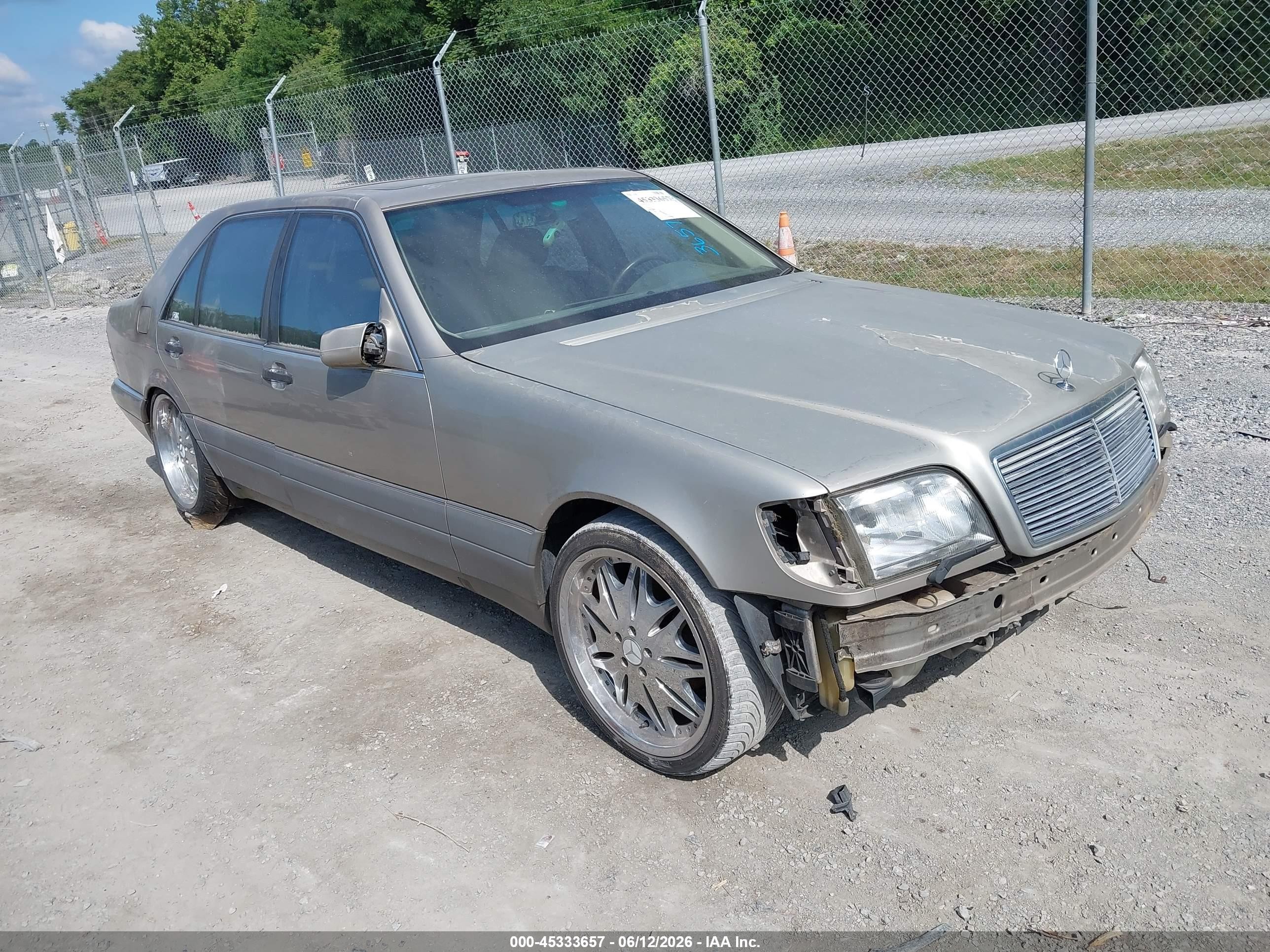 1996 Mercedes-Benz S, VIN WDBGA51E4TA302651 — Front end